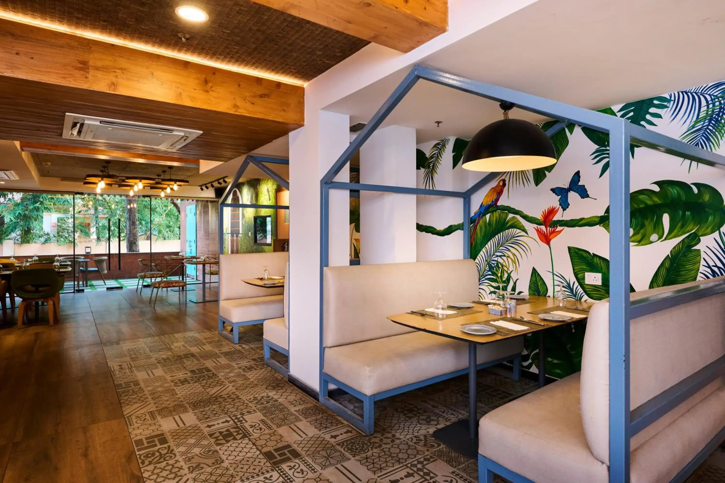 Restaurant/places to eat in Golden Tulip Vagator Goa Restaurant/places to eat in Golden Tulip Vagator Goa