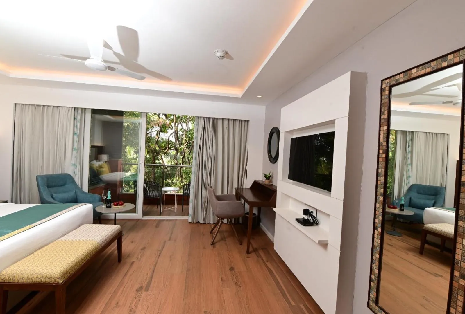 Photo of the whole room, Bed in Aiden by best Western Vagator Goa