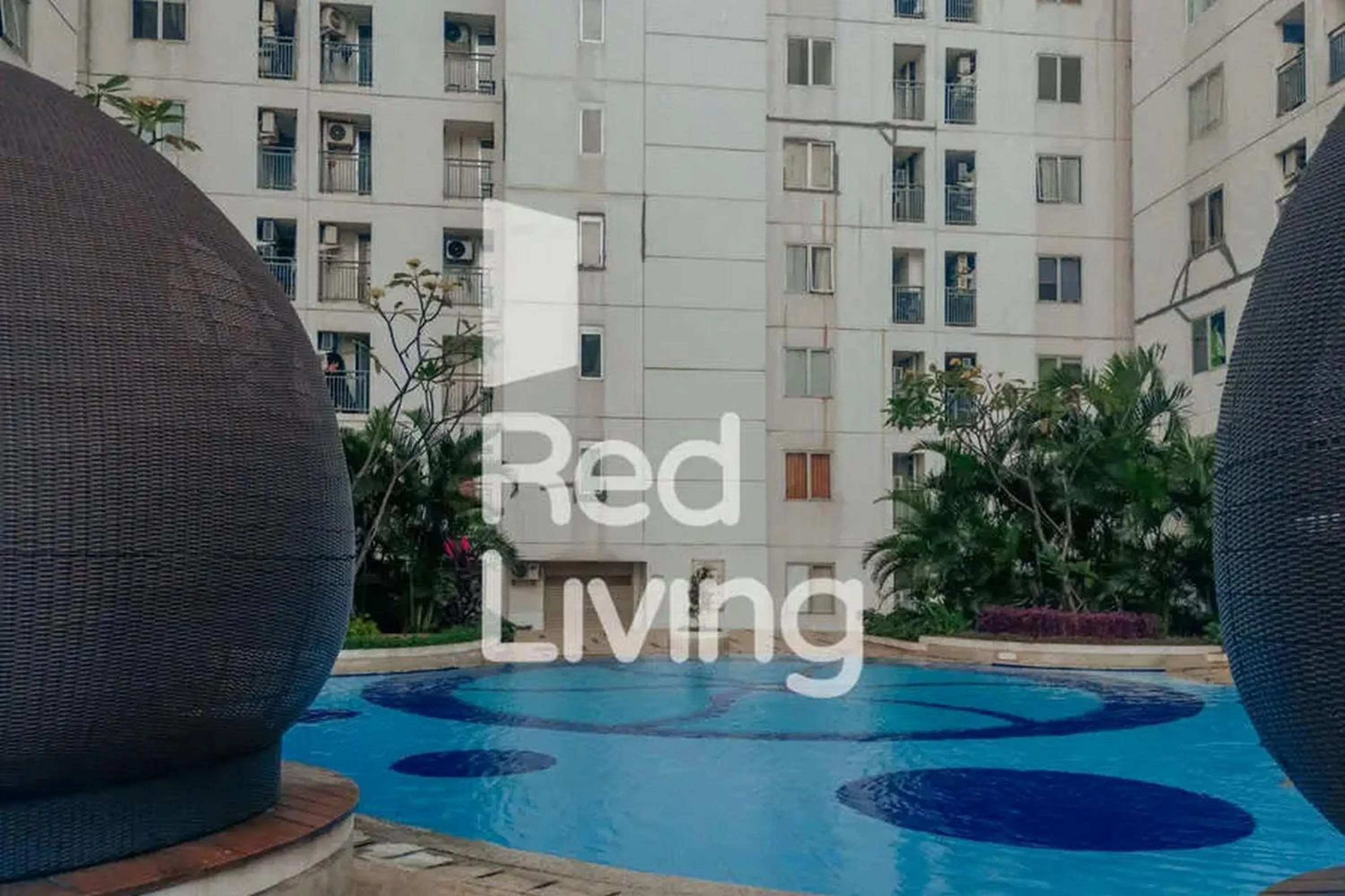Swimming pool in RedLiving Apartemen Bassura City - Vina Tan Tower Flamboyan