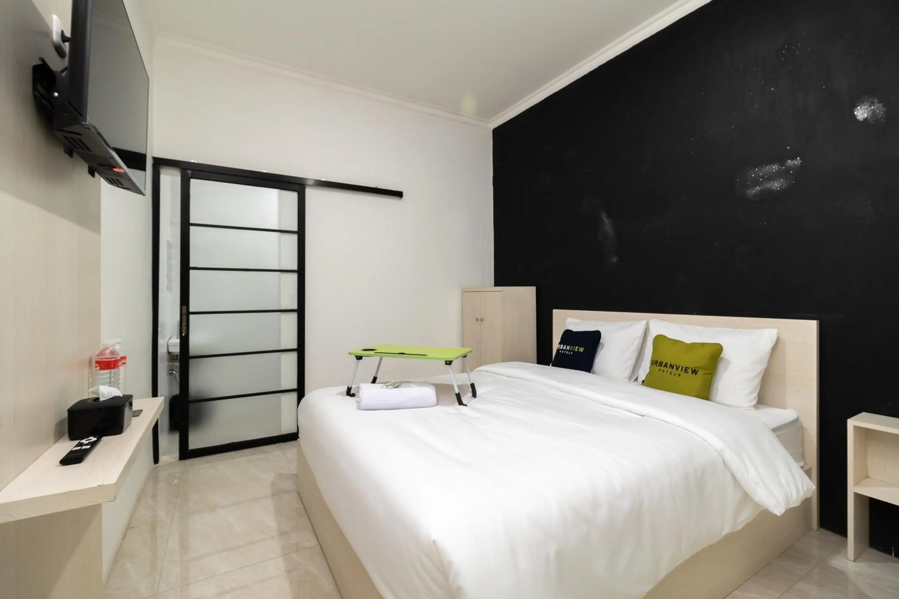 Bedroom, Bed in Urbanview Hotel Bizhome Artha Gading Boulevard by RedDoorz