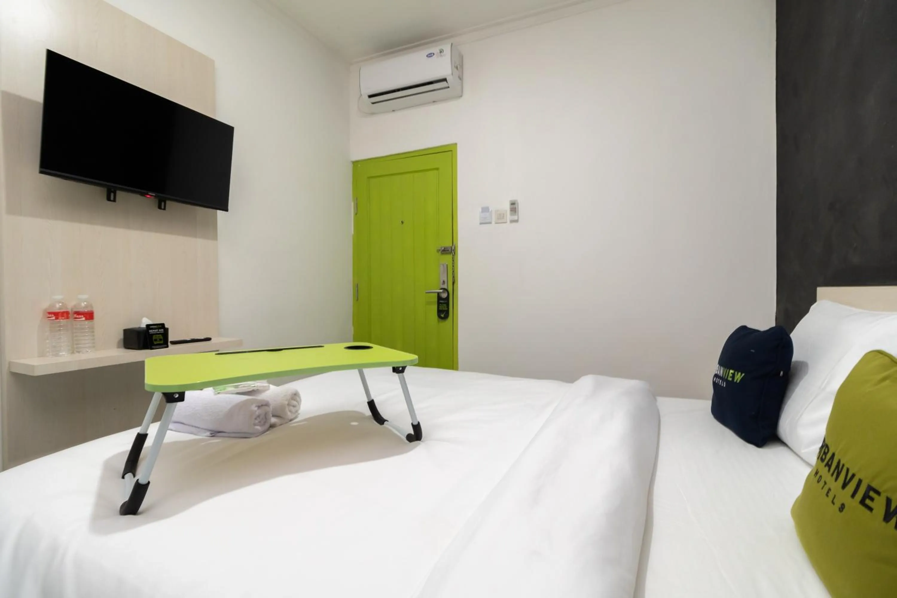 Bedroom, Bed in Urbanview Hotel Bizhome Artha Gading Boulevard by RedDoorz