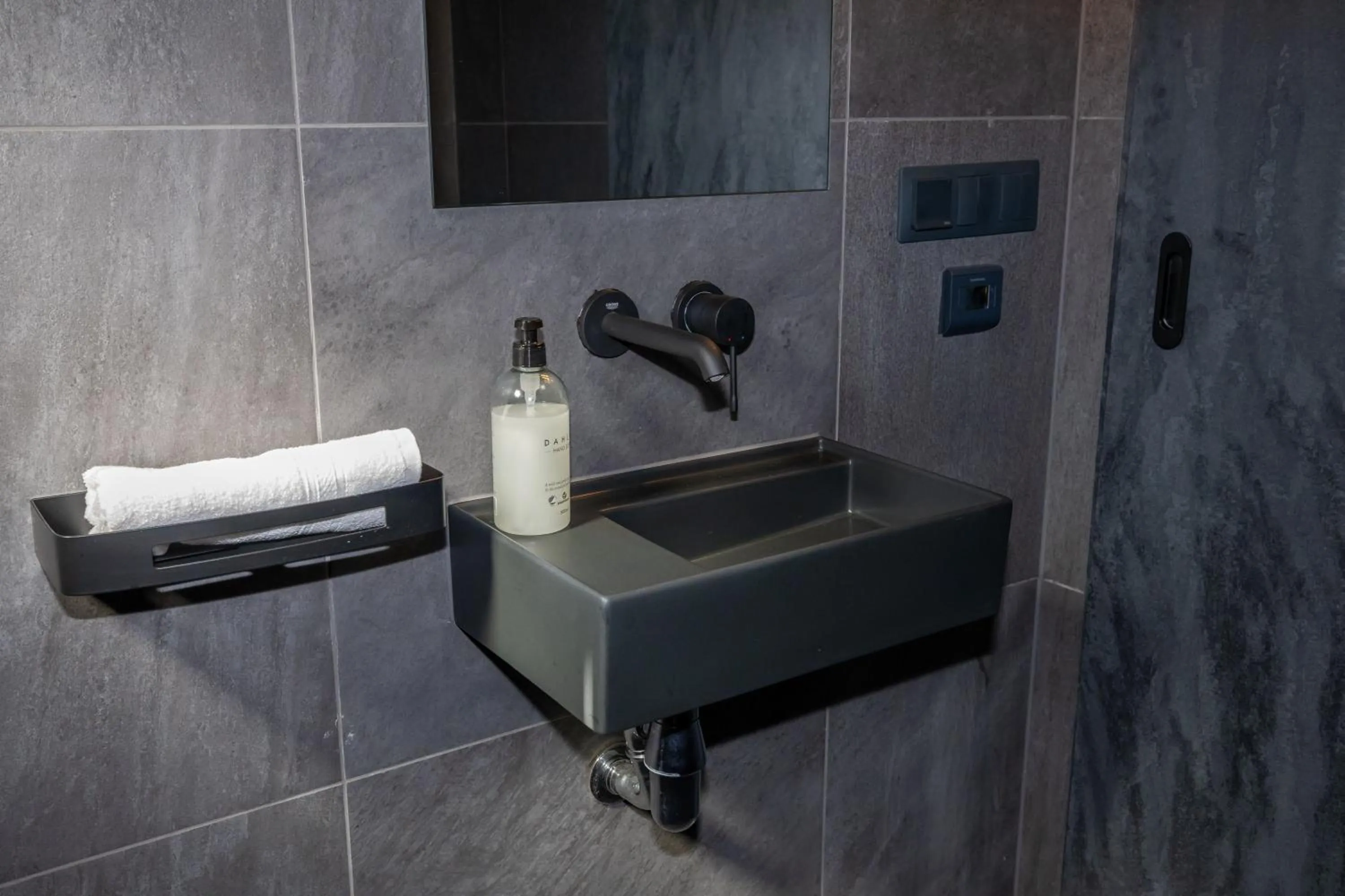 Bathroom in North Mountain View Suites