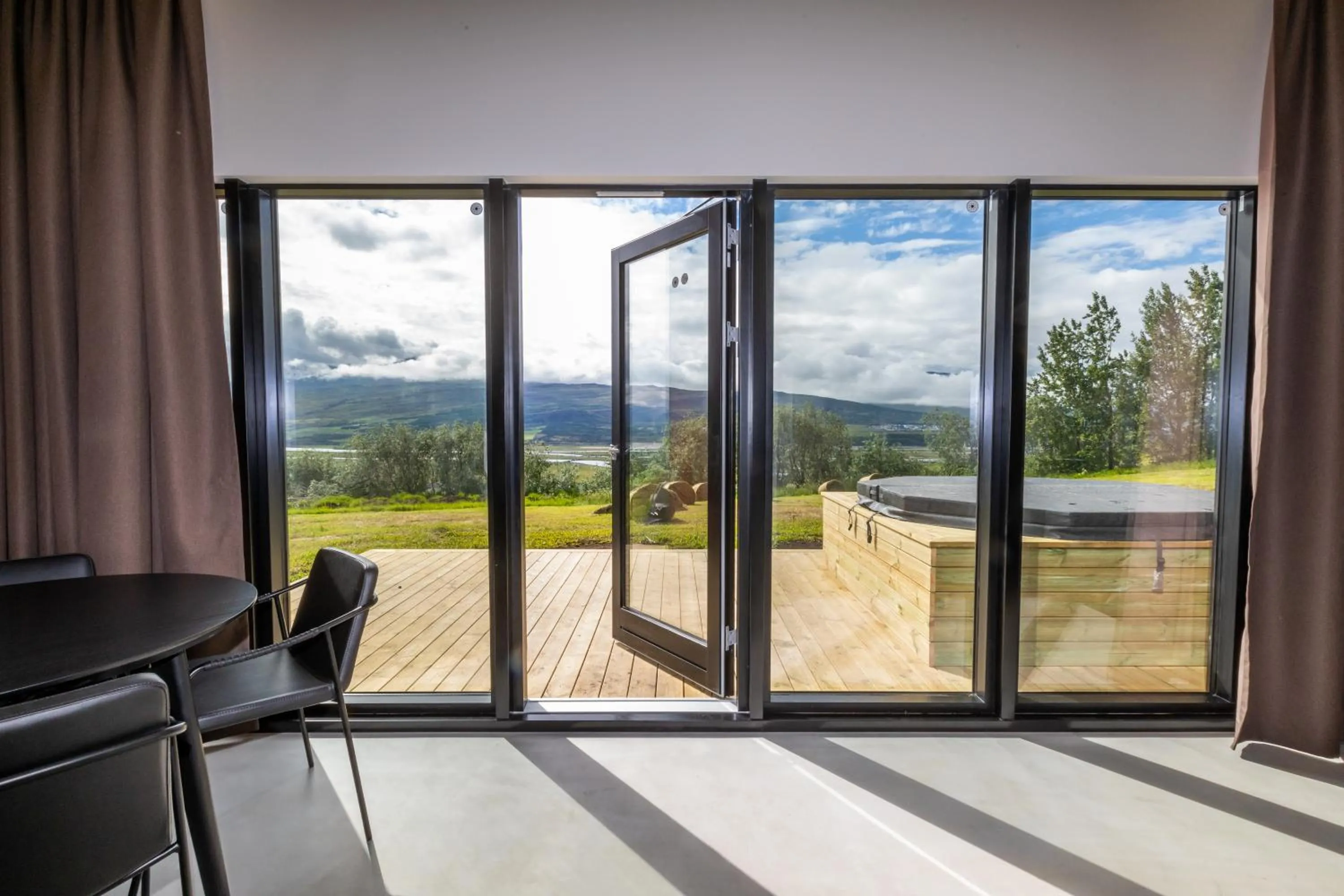 Natural landscape in North Mountain View Suites