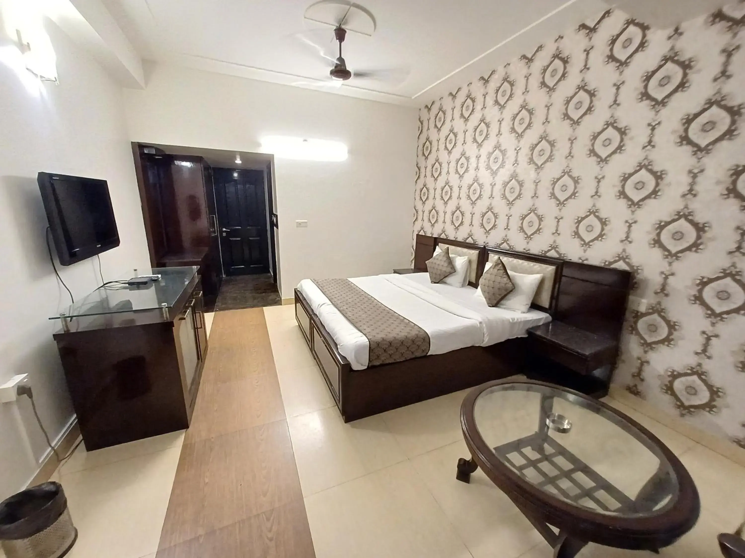 Deluxe Room - single occupancy in Skylark Hotel by Gabrian Hotels Deluxe Room - single occupancy in Skylark Hotel by Gabrian Hotels
