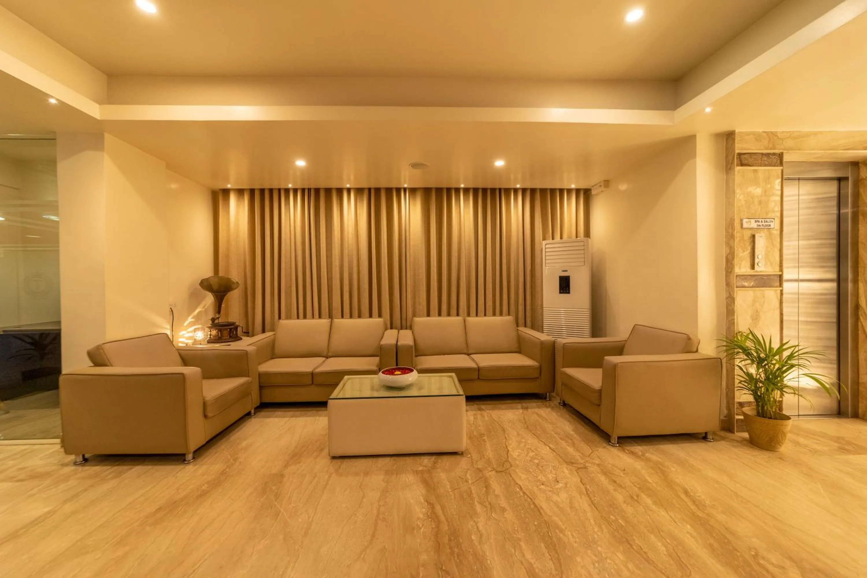 Seating area in Tetrad Hotels - International Airport Road Hebbal
