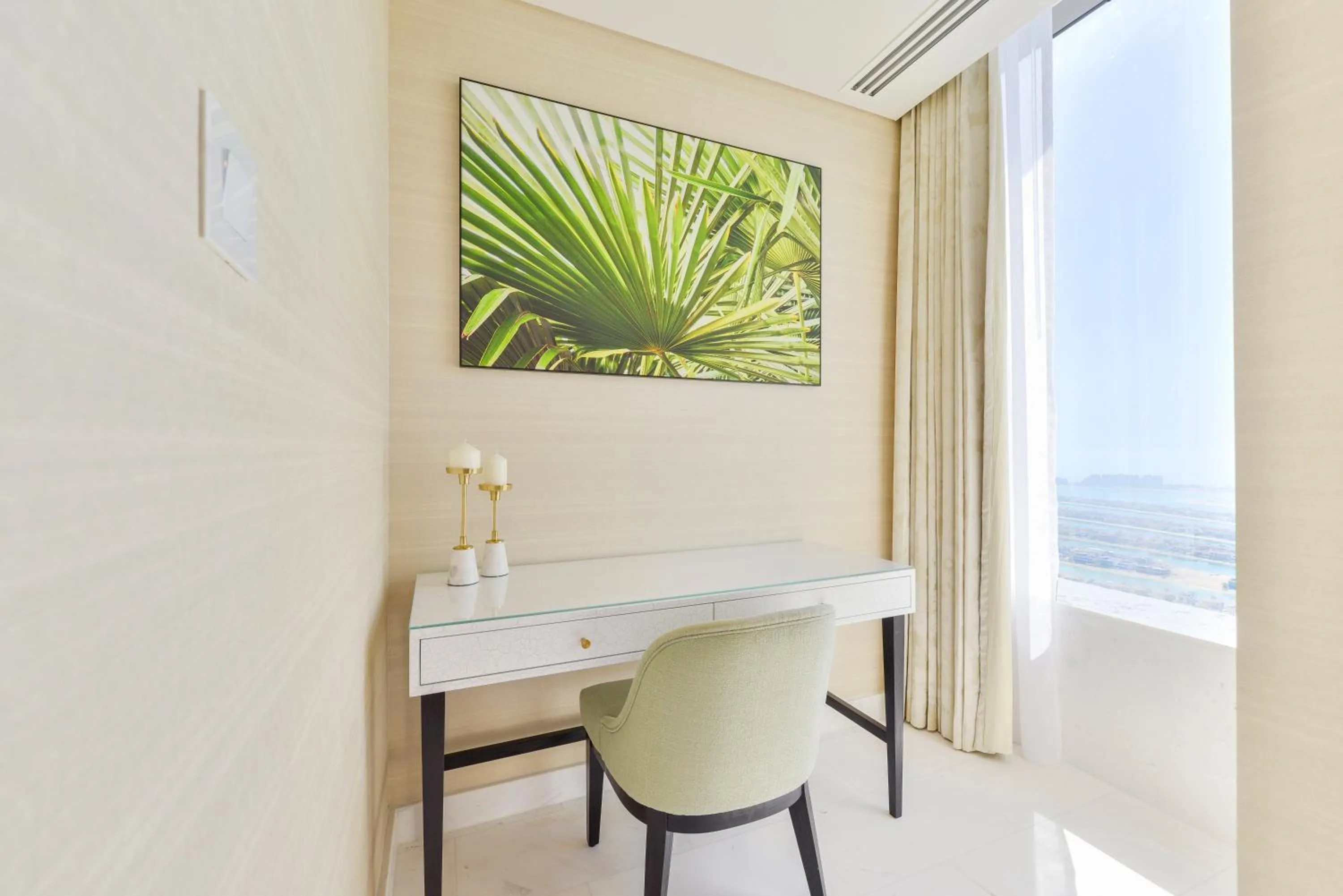 Seating area in Ultra Luxury Palm Tower with Shared Hotel Facilities