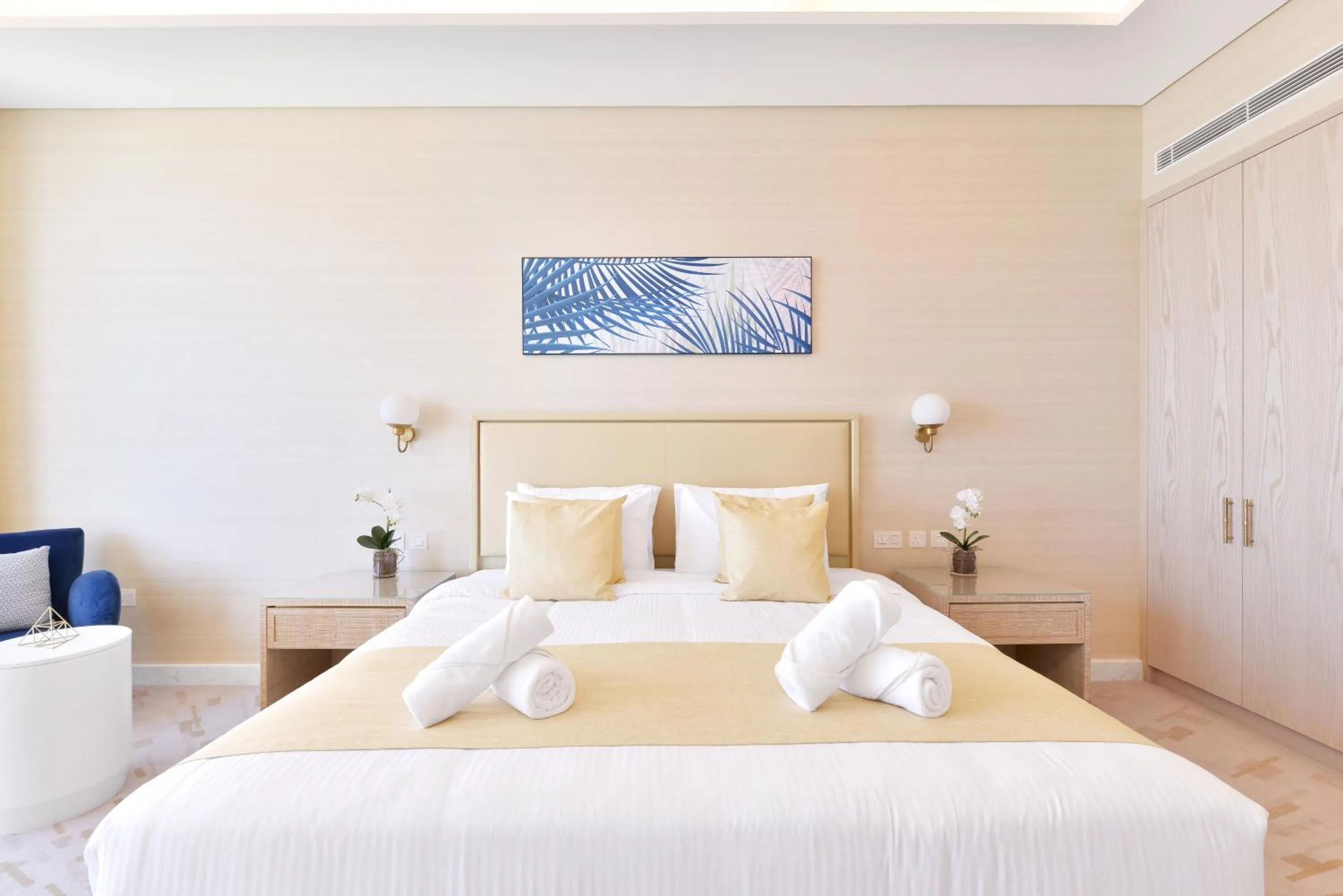 Bed in Ultra Luxury Palm Tower with Shared Hotel Facilities