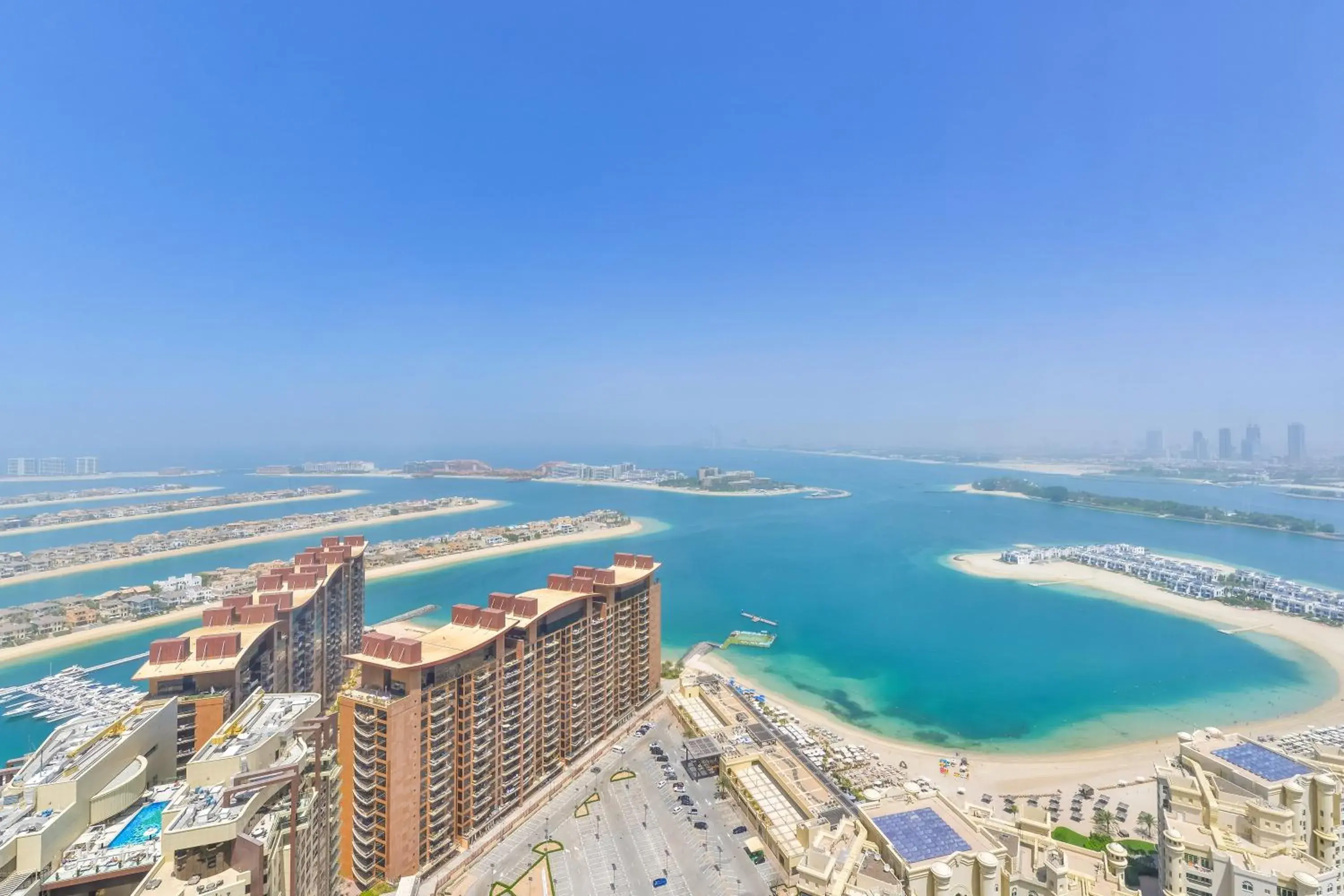 Suite with Sea View in Ultra Luxury Palm Tower with Shared Hotel Facilities Suite with Sea View in Ultra Luxury Palm Tower with Shared Hotel Facilities