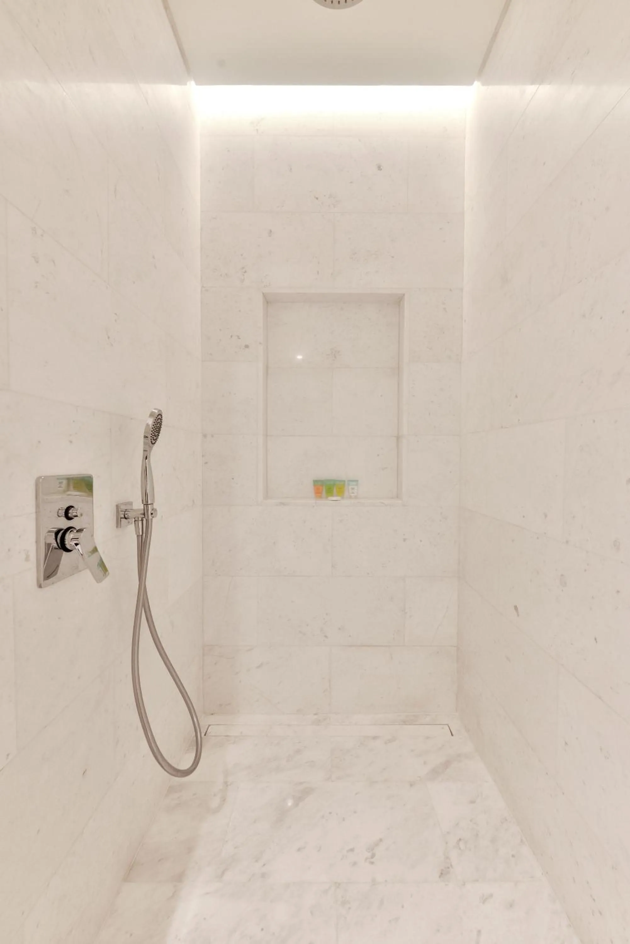 Bathroom in Ultra Luxury Palm Tower with Shared Hotel Facilities