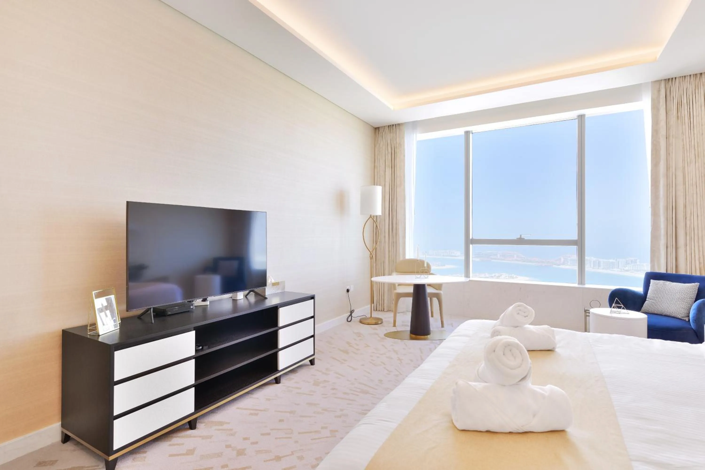 Photo of the whole room, Bed in Ultra Luxury Palm Tower with Shared Hotel Facilities