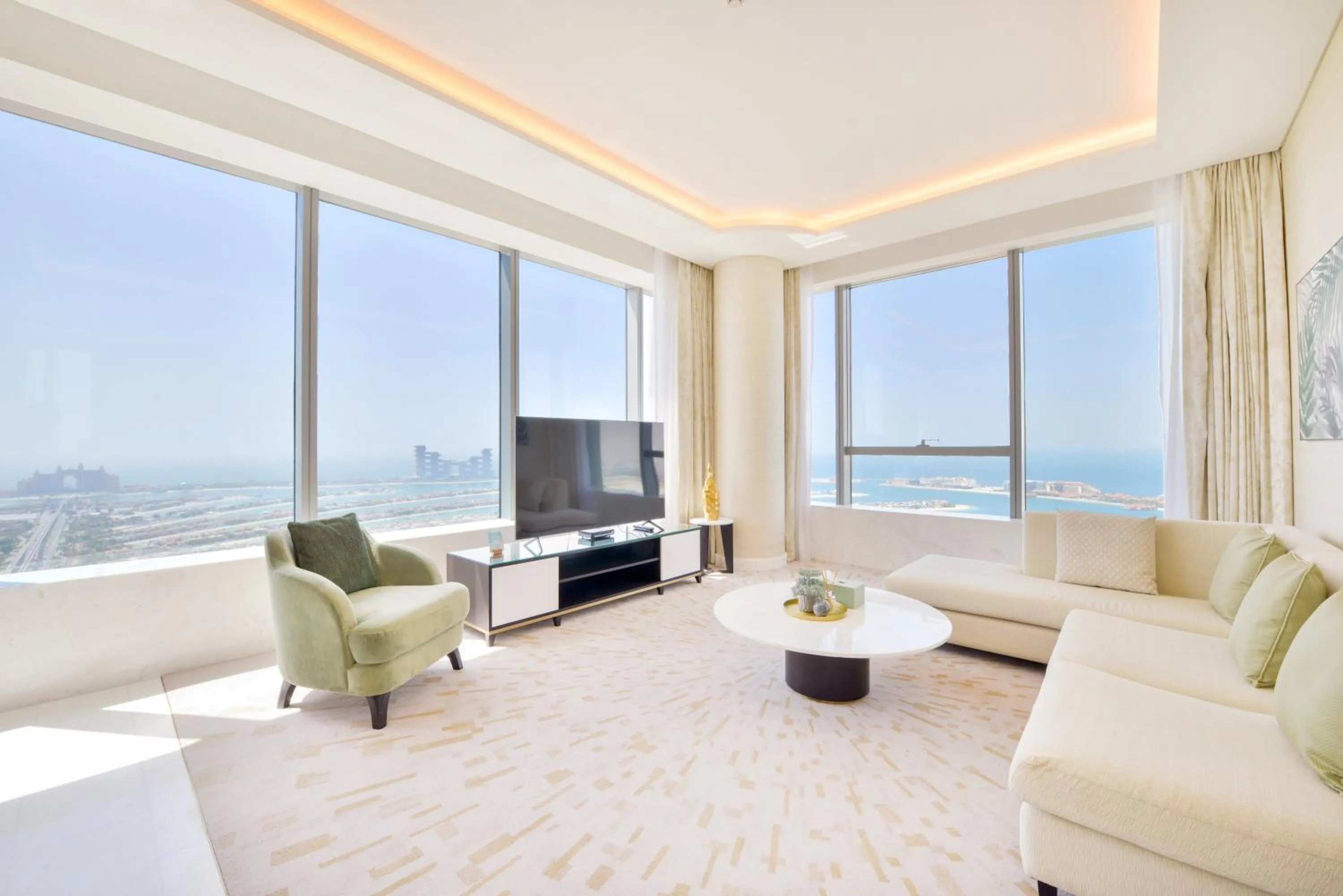 Living room in Ultra Luxury Palm Tower with Shared Hotel Facilities