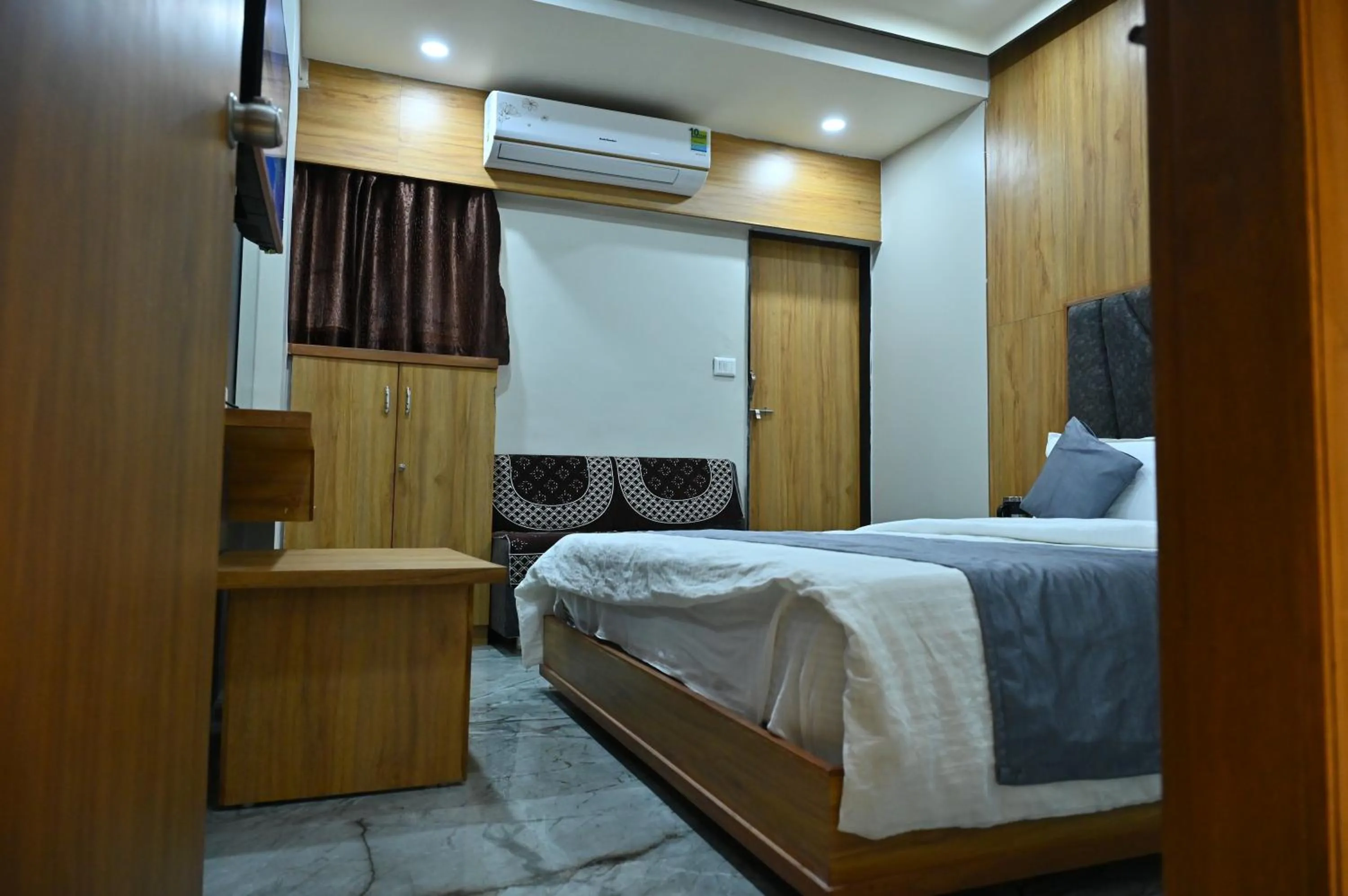 Deluxe Double Room in HOTEL SURY VILLA