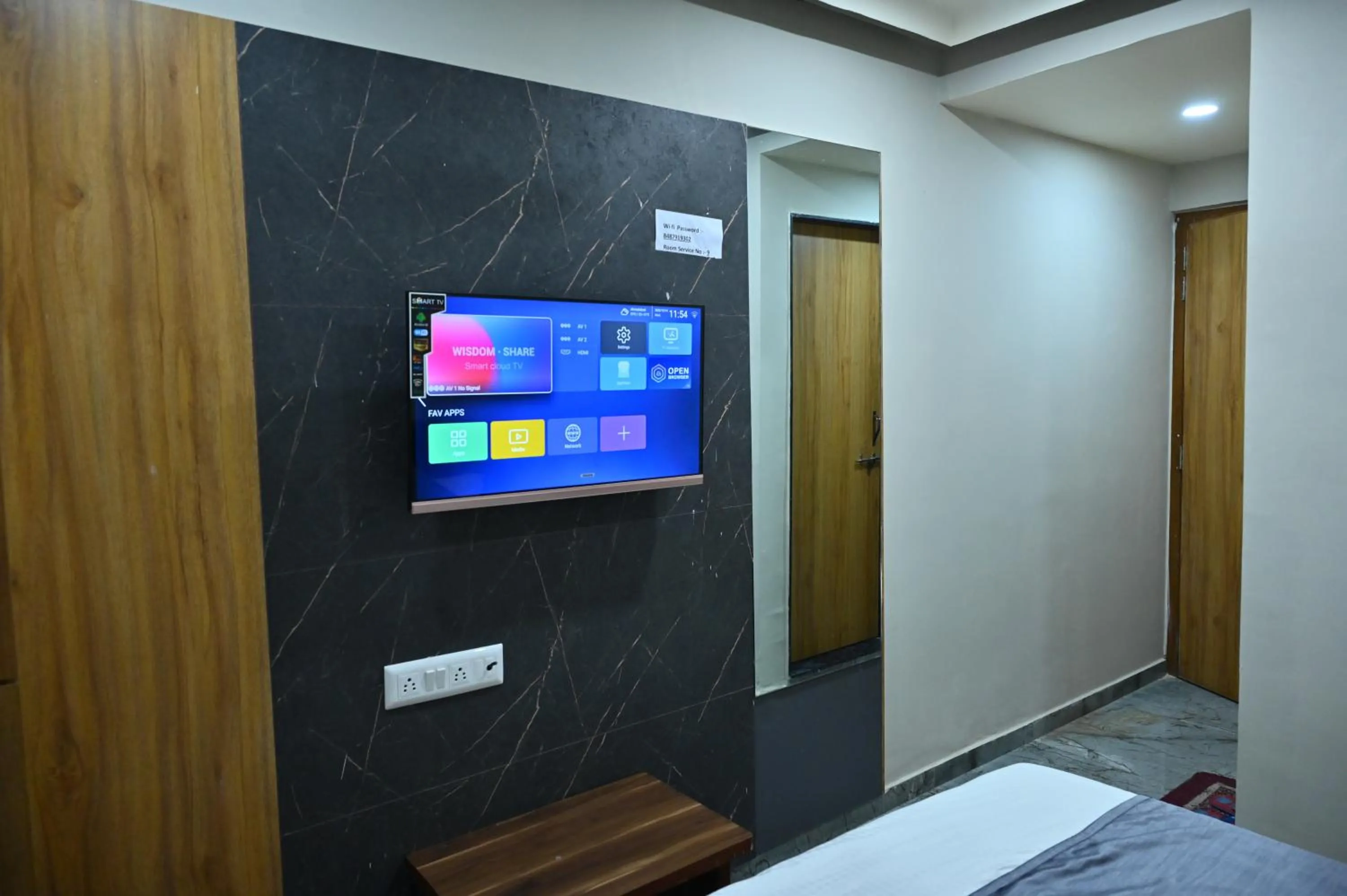 TV and multimedia, Bed in HOTEL SURY VILLA