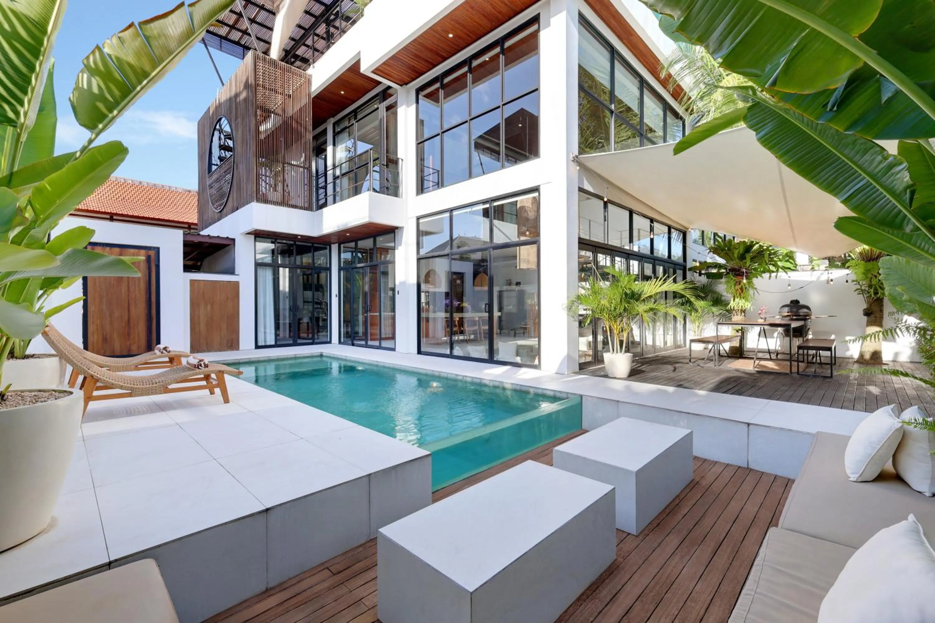 Swimming pool in Baliwood Residence Villas by BREIG