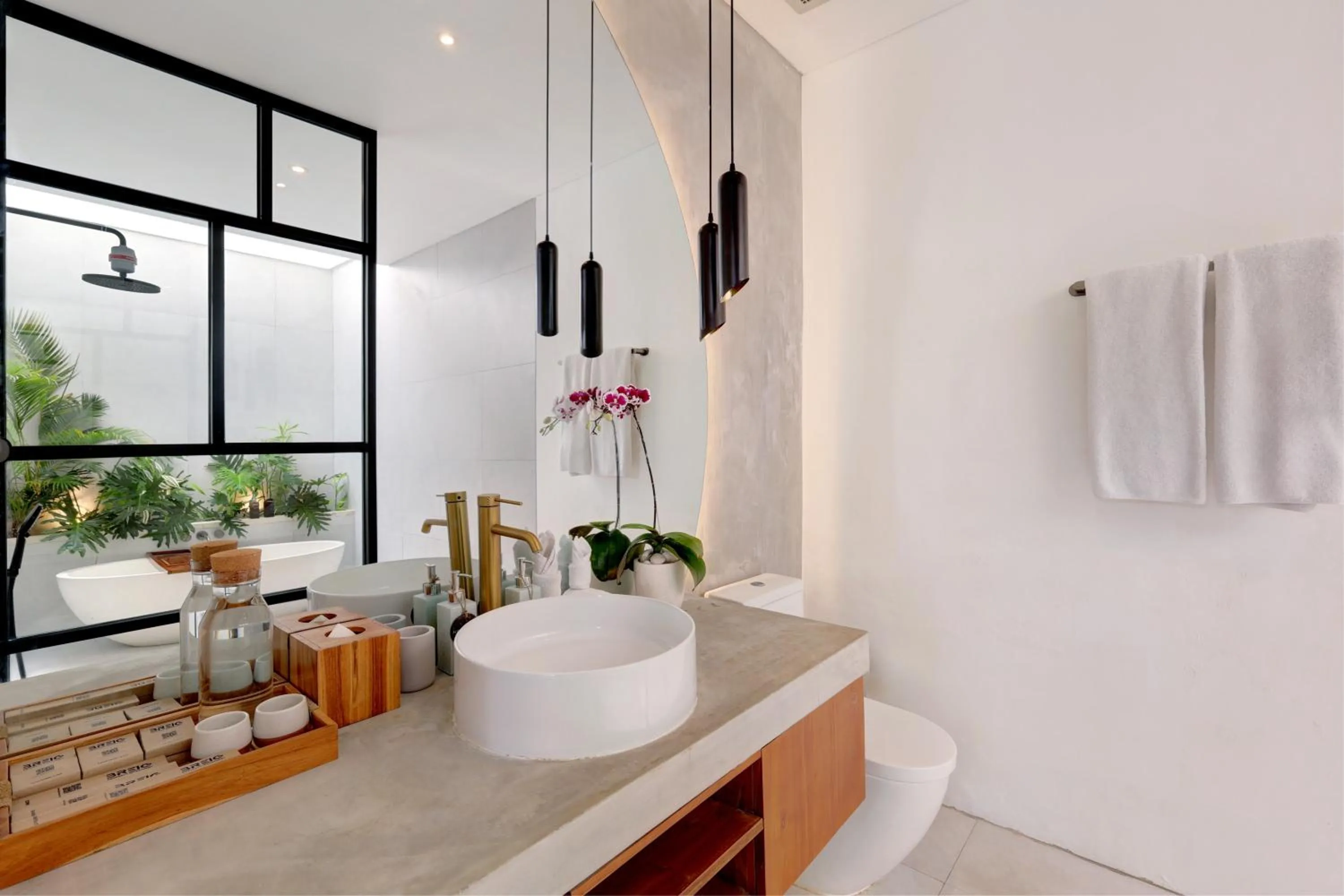 Bathroom in Baliwood Residence Villas by BREIG