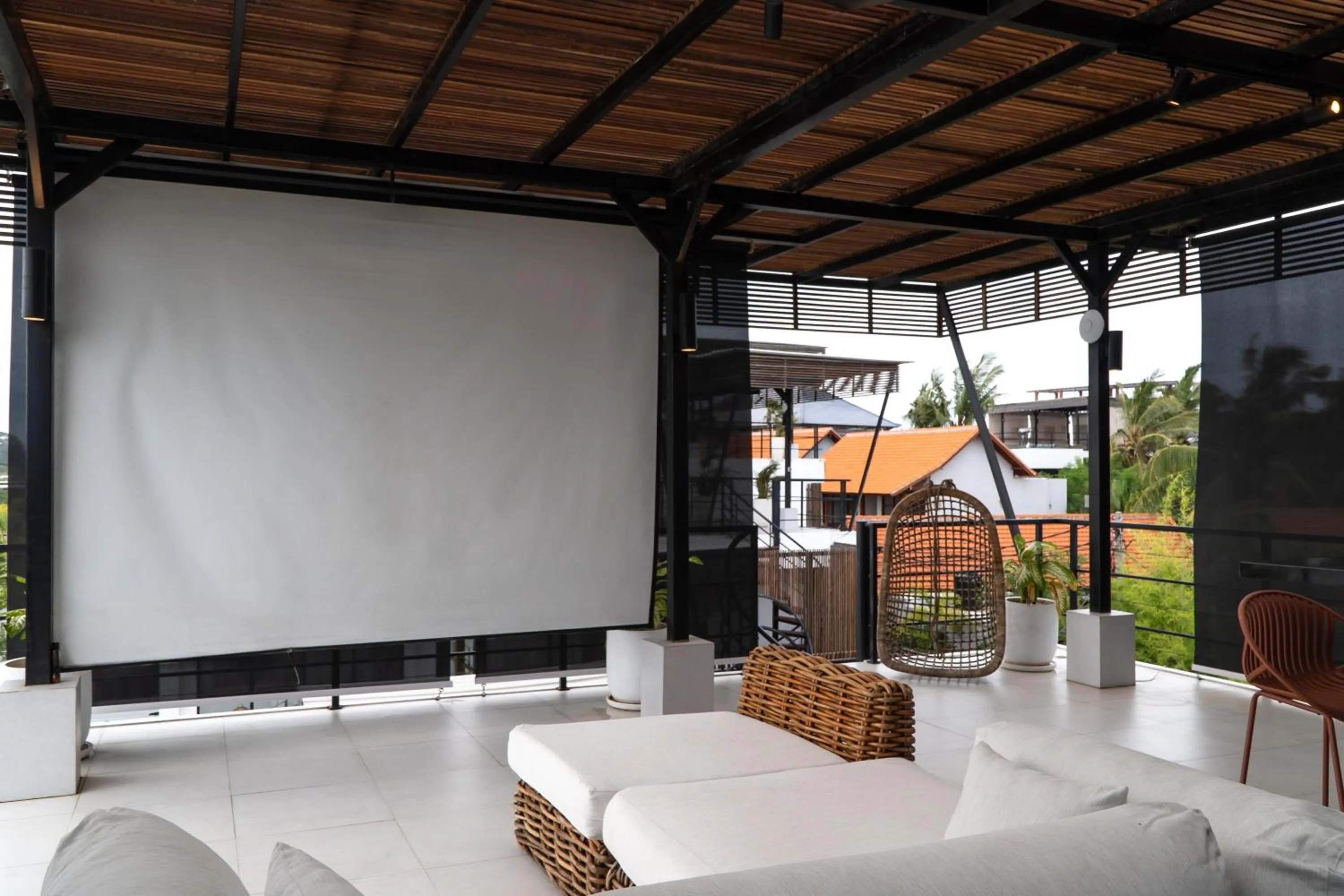 Balcony/Terrace in Baliwood Residence Villas by BREIG