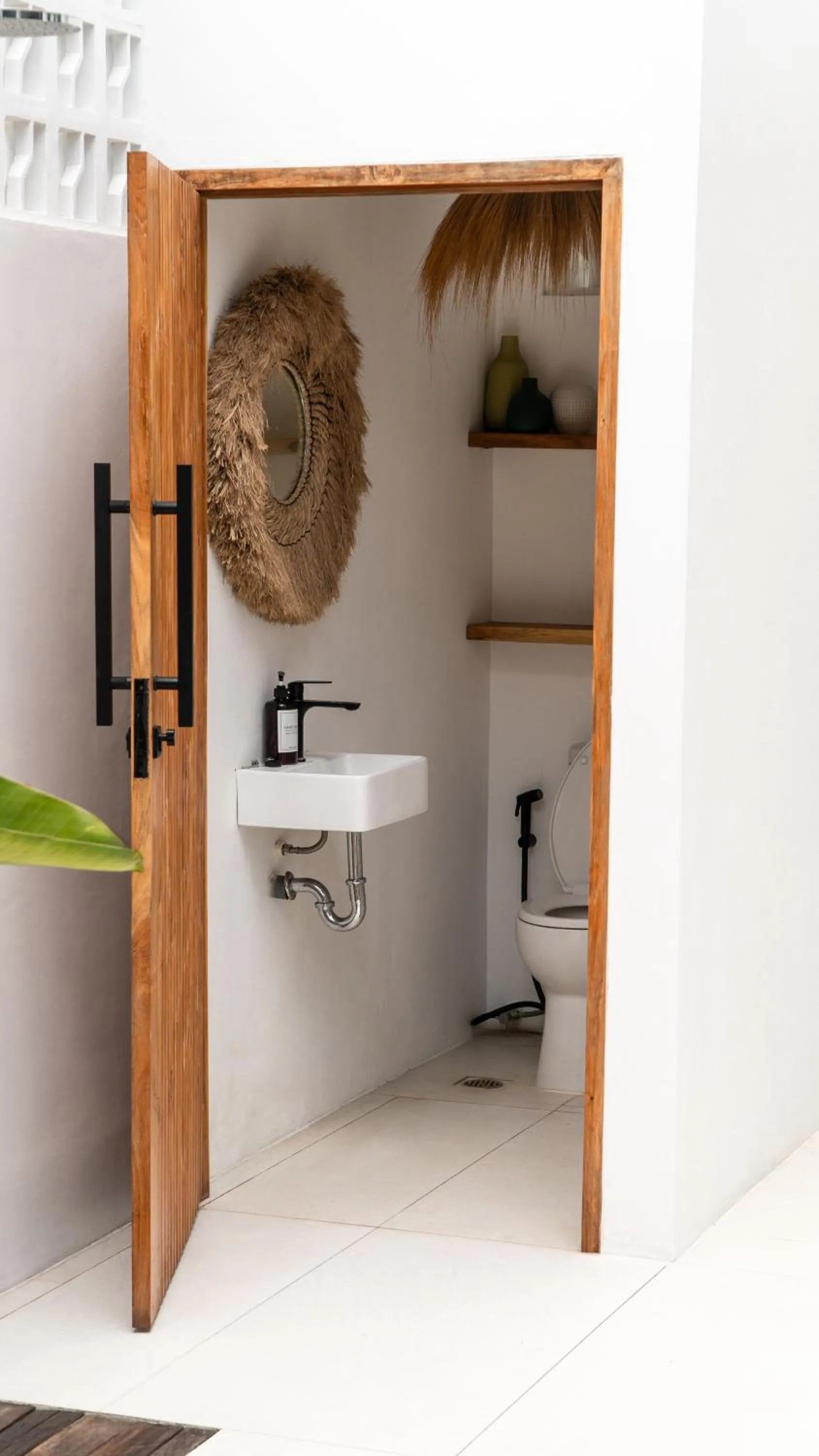 Bathroom in Baliwood Residence Villas by BREIG