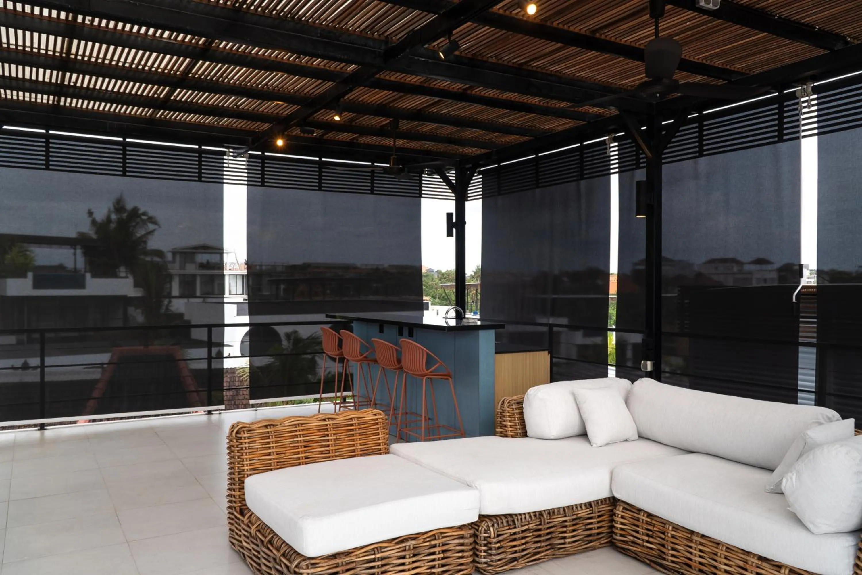 Balcony/Terrace in Baliwood Residence Villas by BREIG