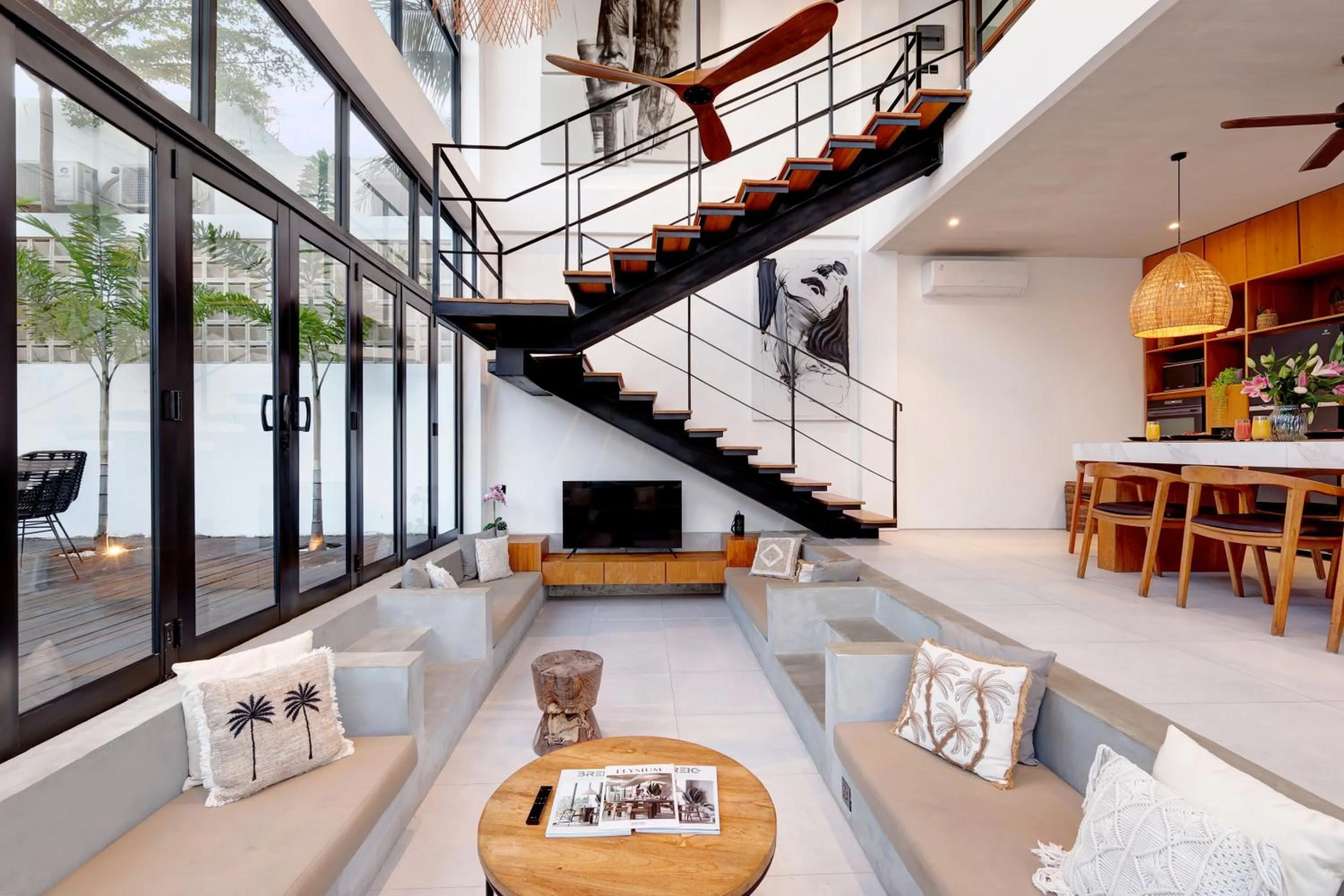 Living room in Baliwood Residence Villas by BREIG