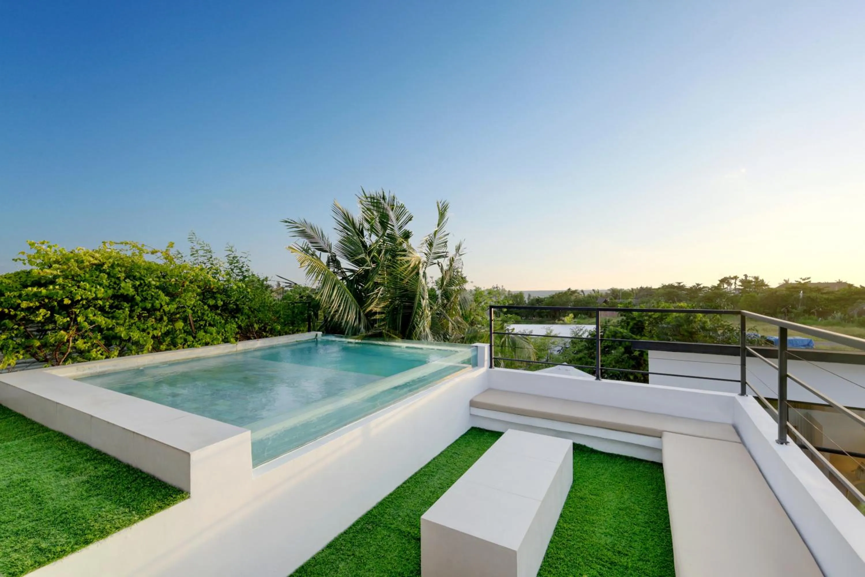 Balcony/Terrace in Baliwood Residence Villas by BREIG