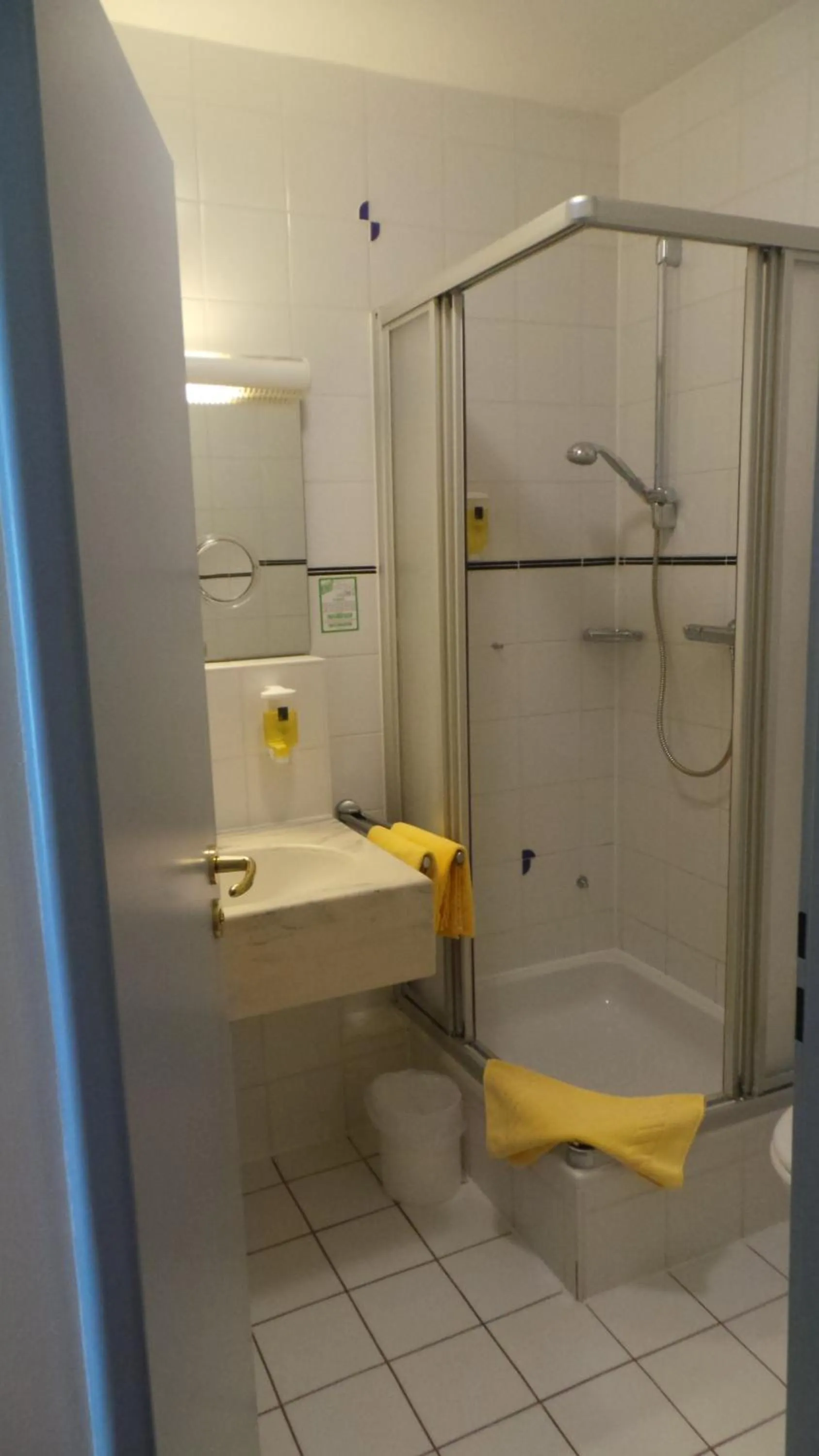 Shower in Abasto Hotel Eichenau