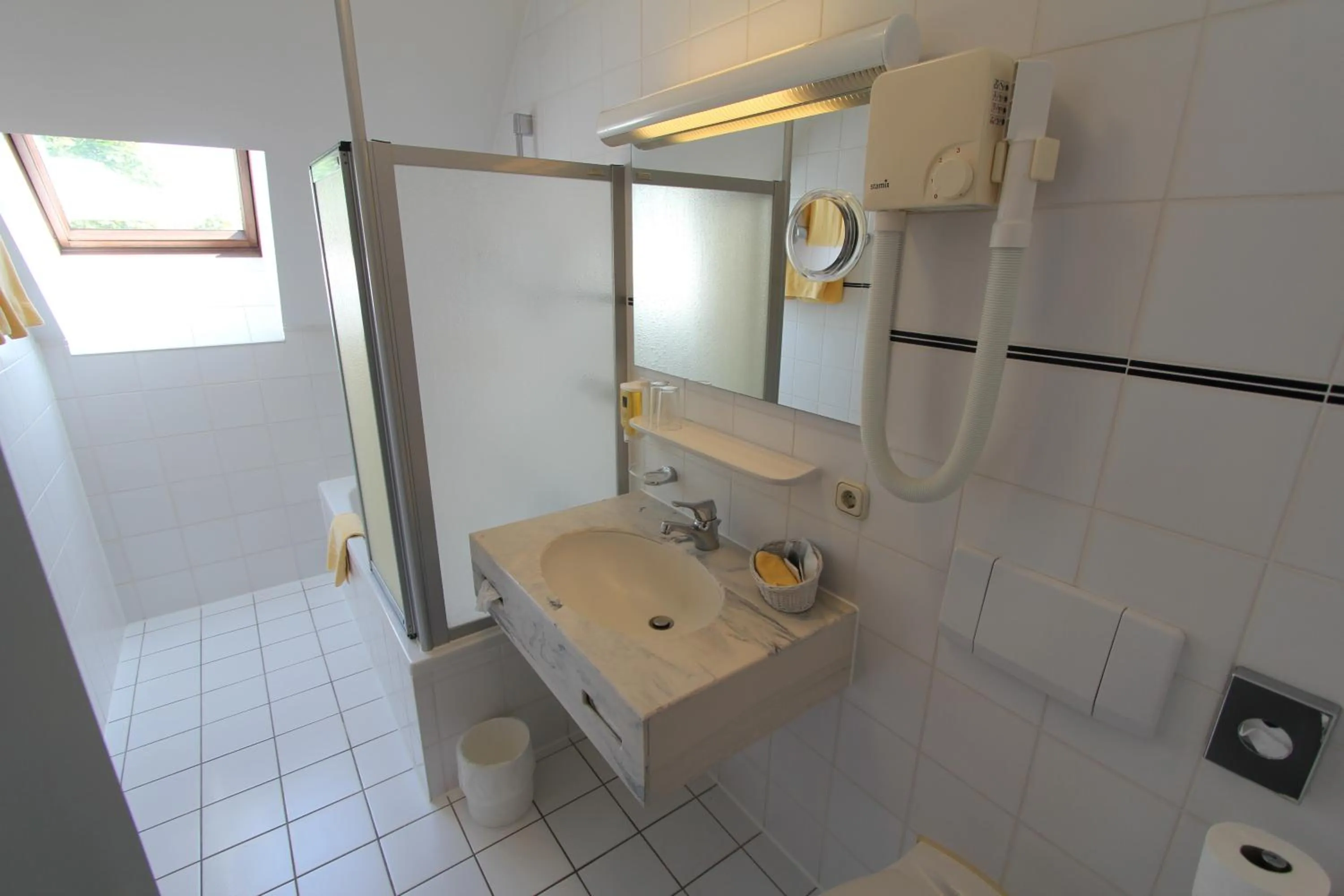 Bathroom in Abasto Hotel Eichenau