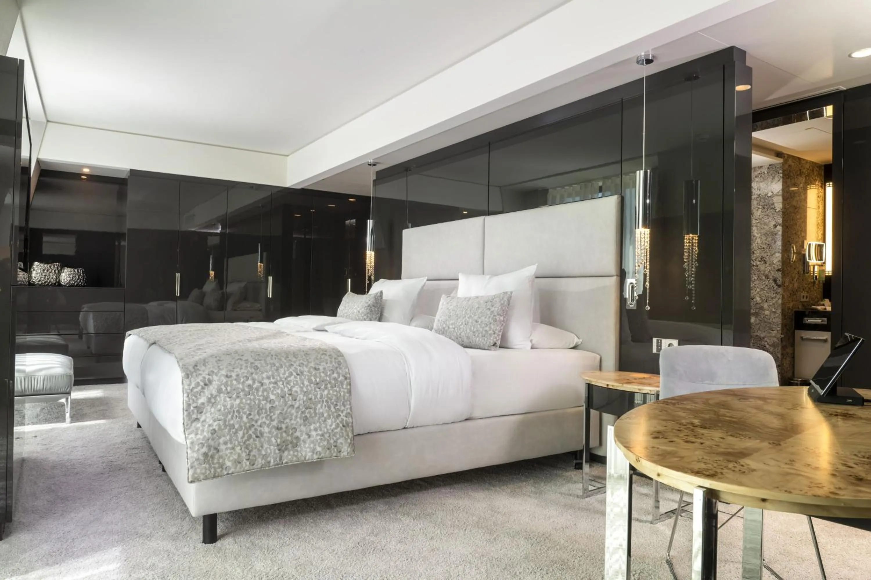 Decorative detail, Bed in Maritim Hotel Ingolstadt