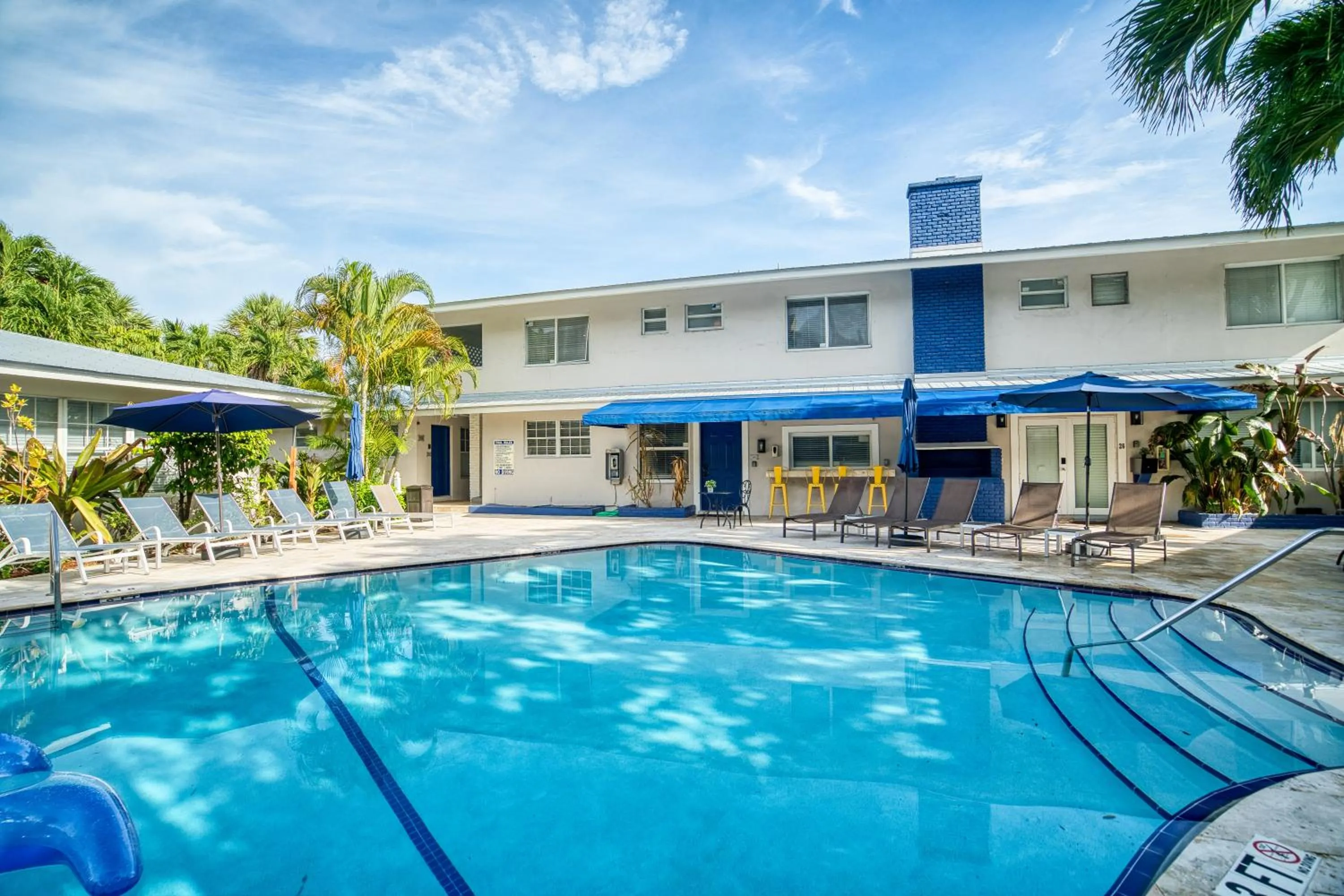 Property building in Casa Cordova Apartments By Lowkl