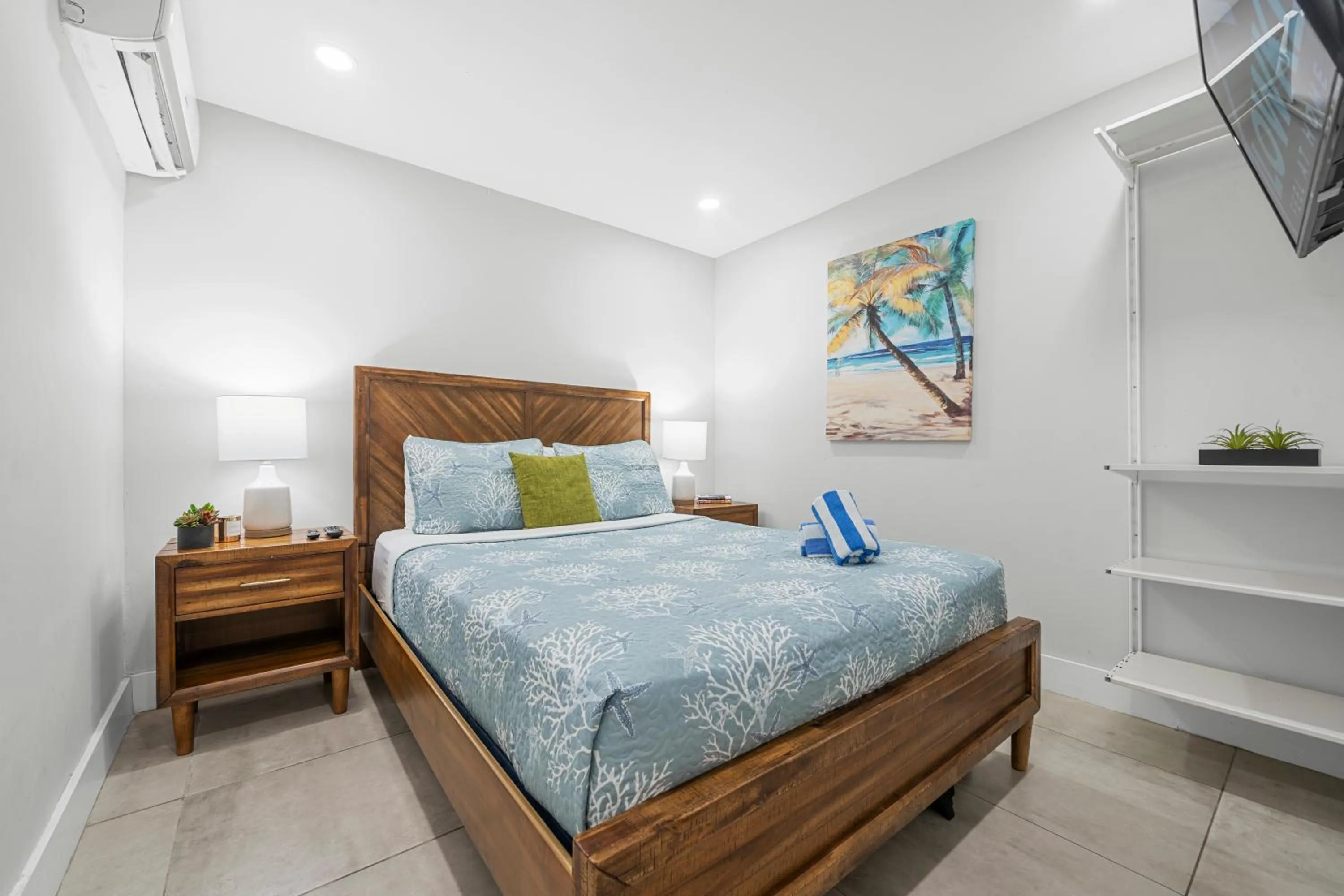 Bed in Casa Cordova Apartments By Lowkl