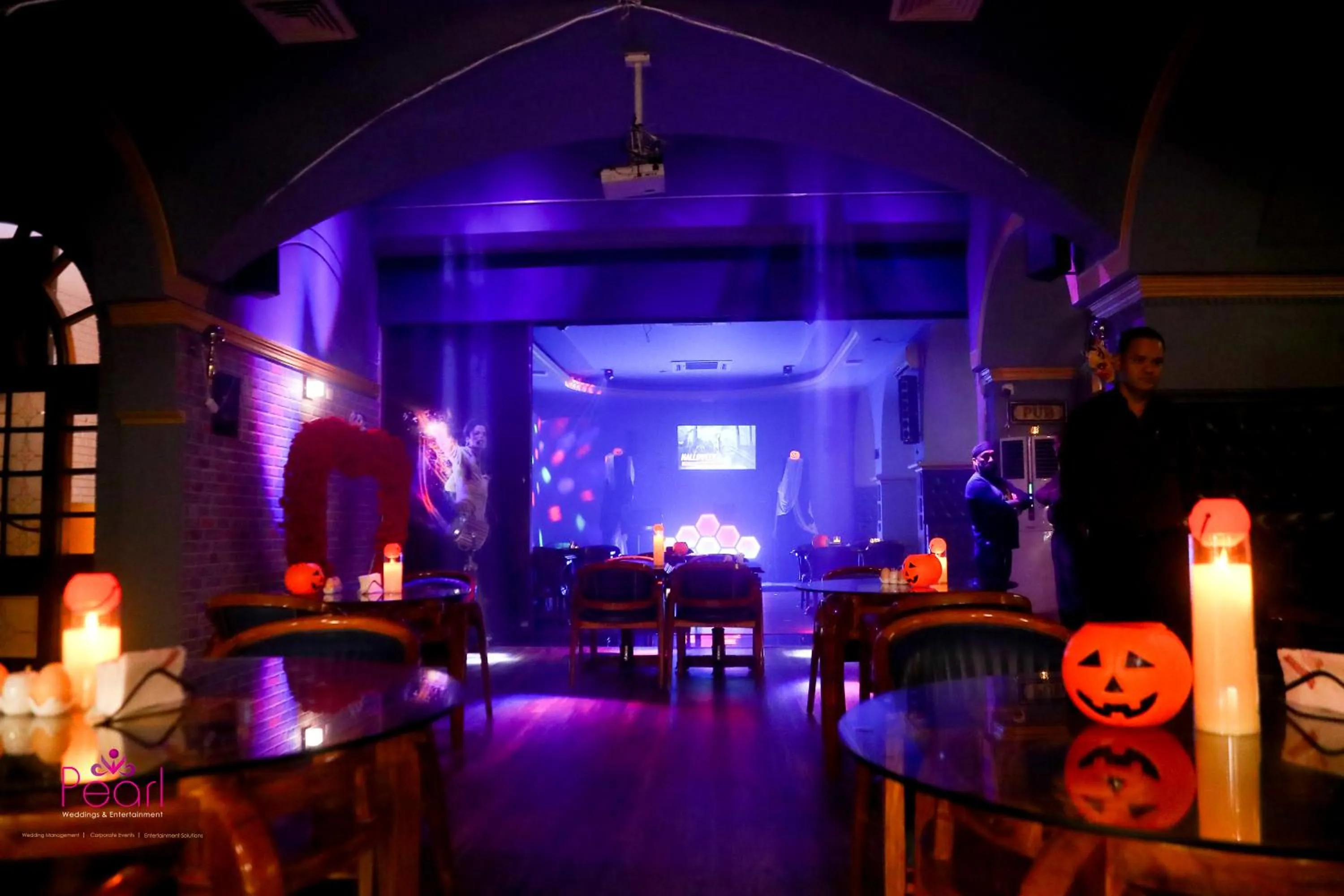 Lounge or bar in Goa Country Club Near Park Hospital BY Pearl I Luxury resort in Gurgaon