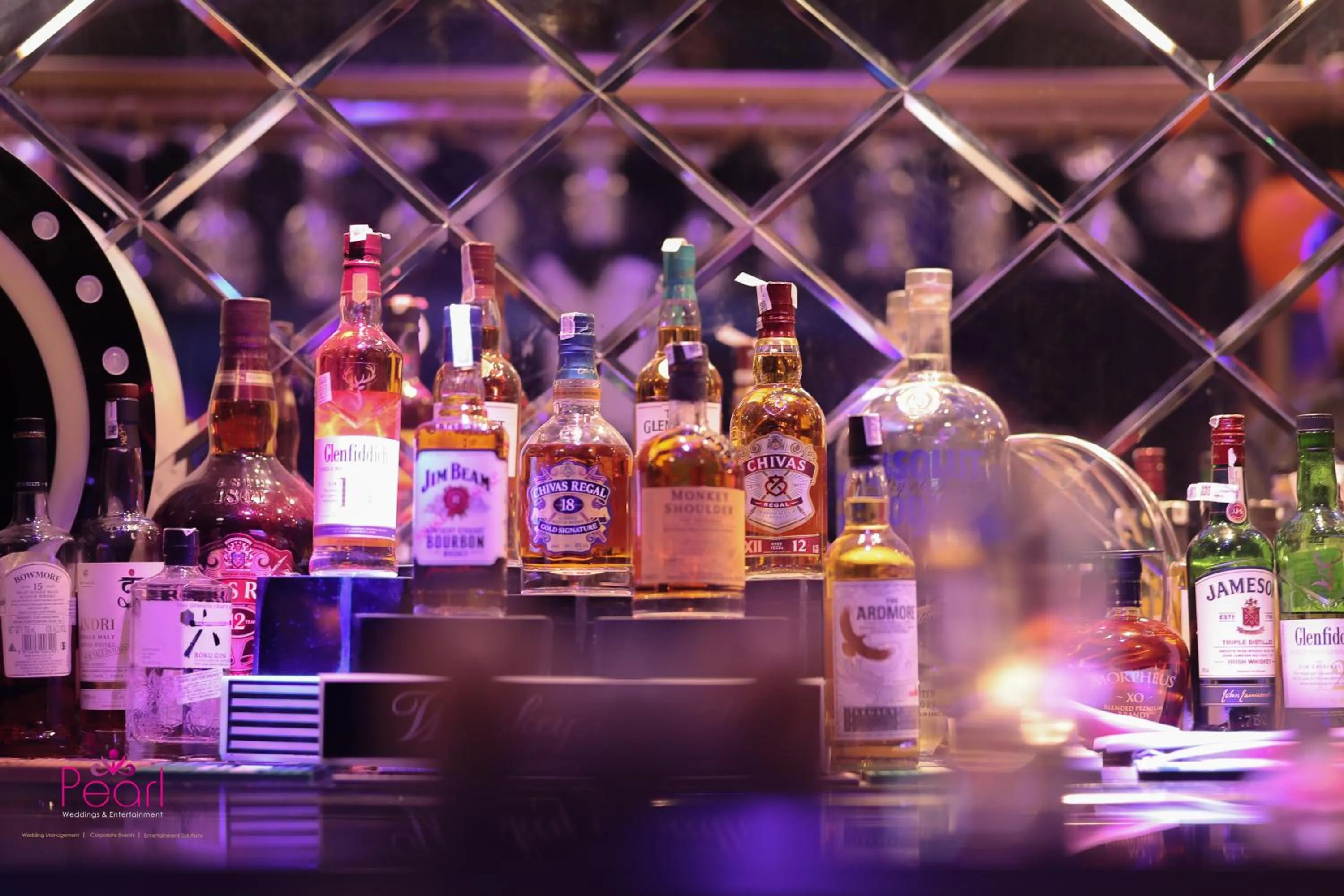 Lounge or bar in Goa Country Club Near Park Hospital BY Pearl I Luxury resort in Gurgaon