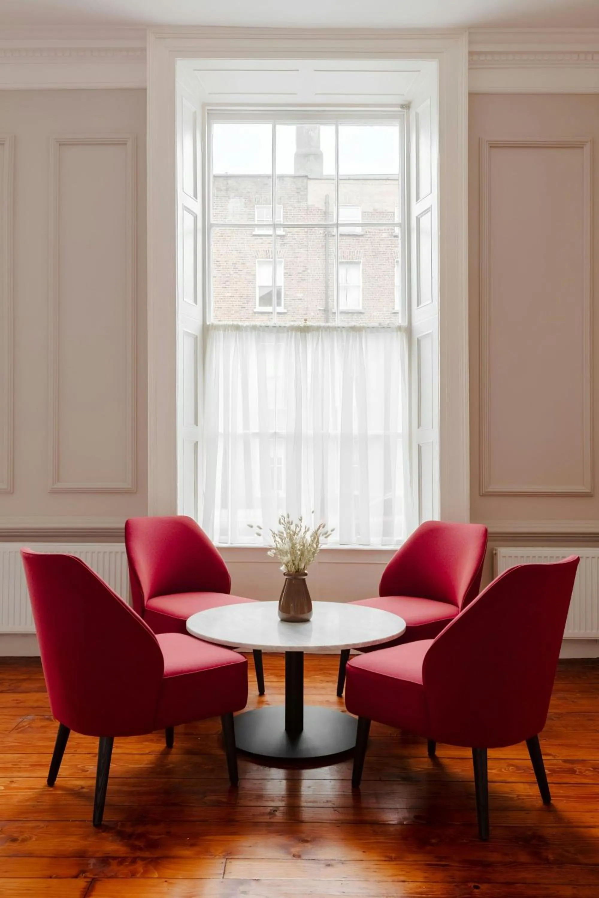 Lounge or bar in The Earl Hotel Leeson Street, Sonder by Marriott Bonvoy