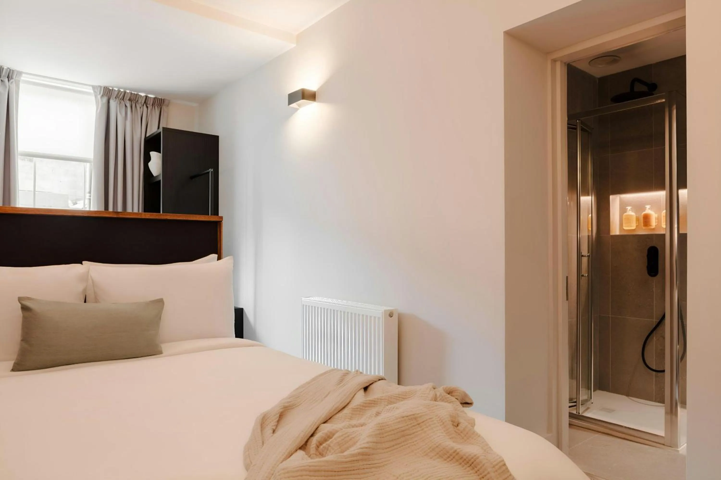 Bedroom, Bed in The Earl Hotel Leeson Street, Sonder by Marriott Bonvoy