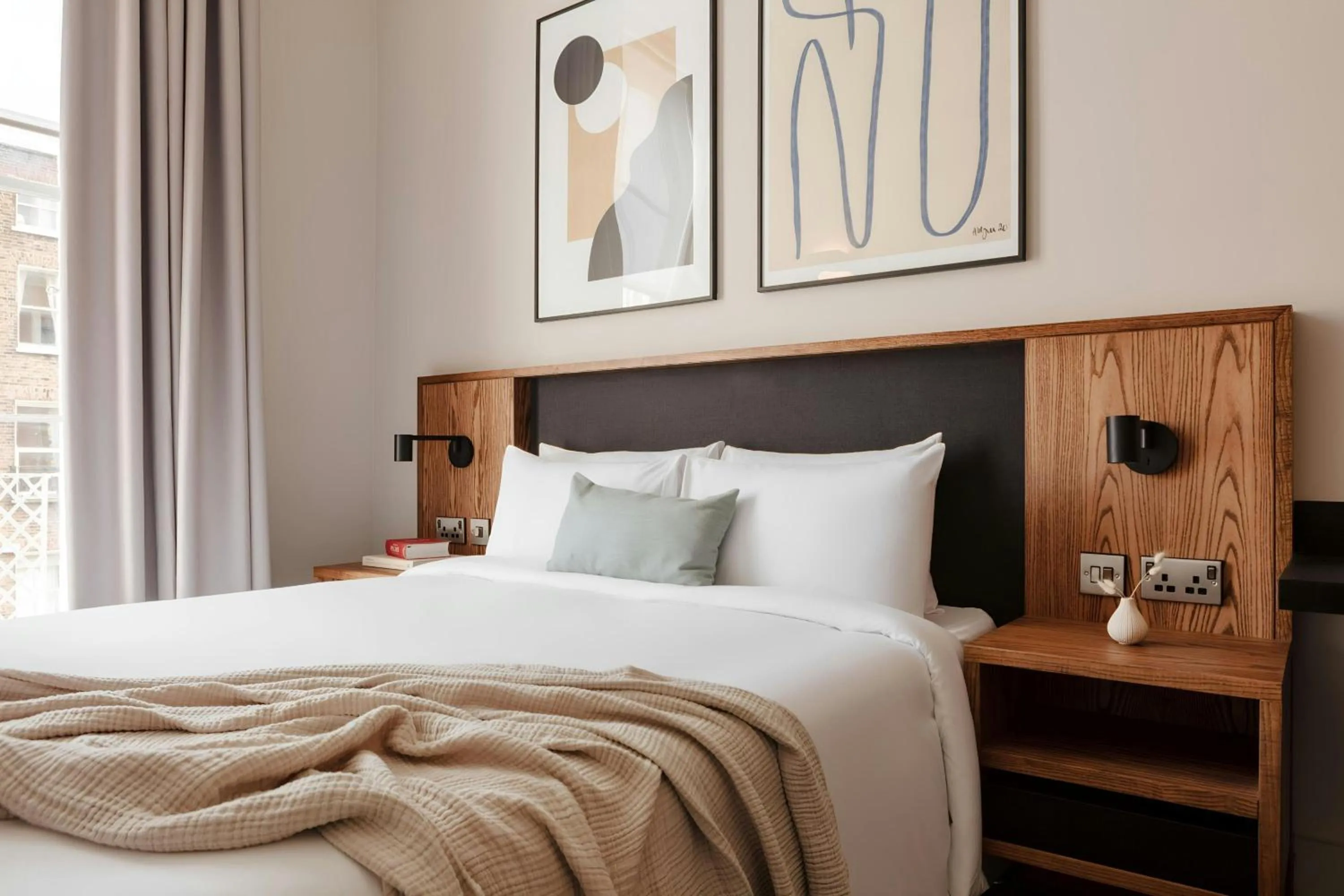 Bedroom, Bed in The Earl Hotel Leeson Street, Sonder by Marriott Bonvoy