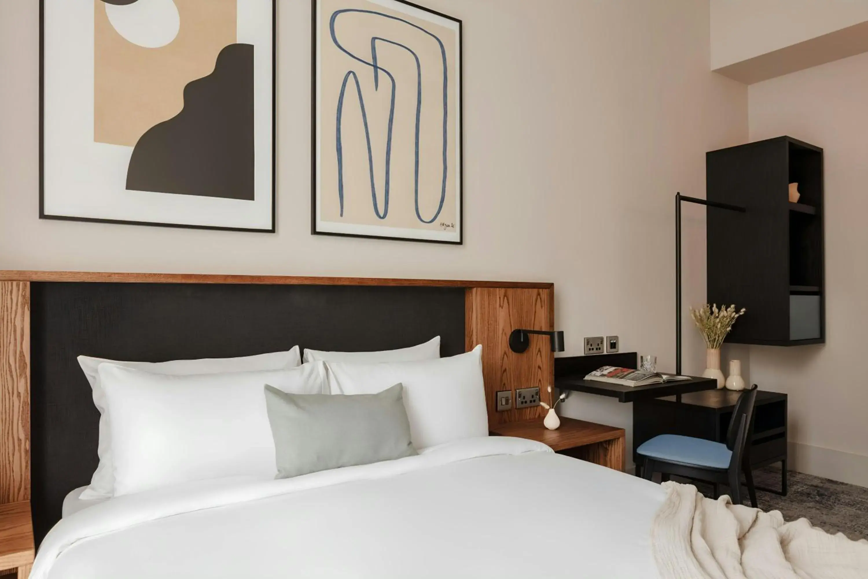 King Room in The Earl Hotel Leeson Street, Sonder by Marriott Bonvoy King Room in The Earl Hotel Leeson Street, Sonder by Marriott Bonvoy