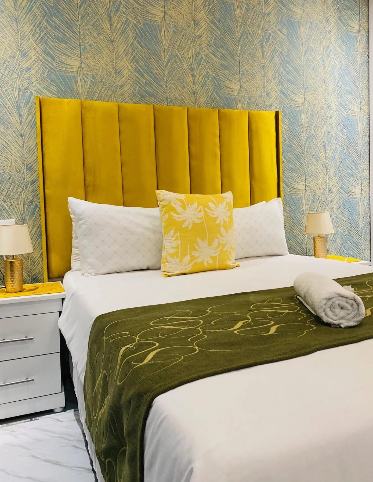 Bed in Airport Royal Guest House