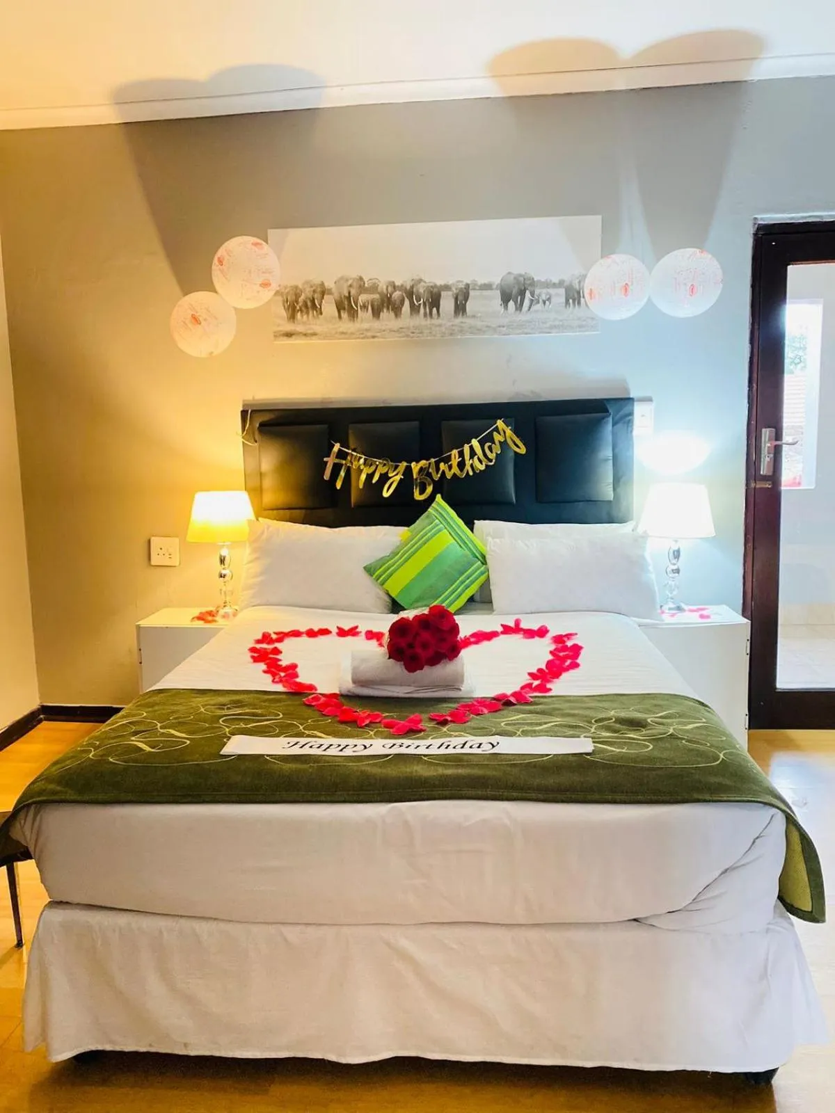 Bed in Airport Royal Guest House