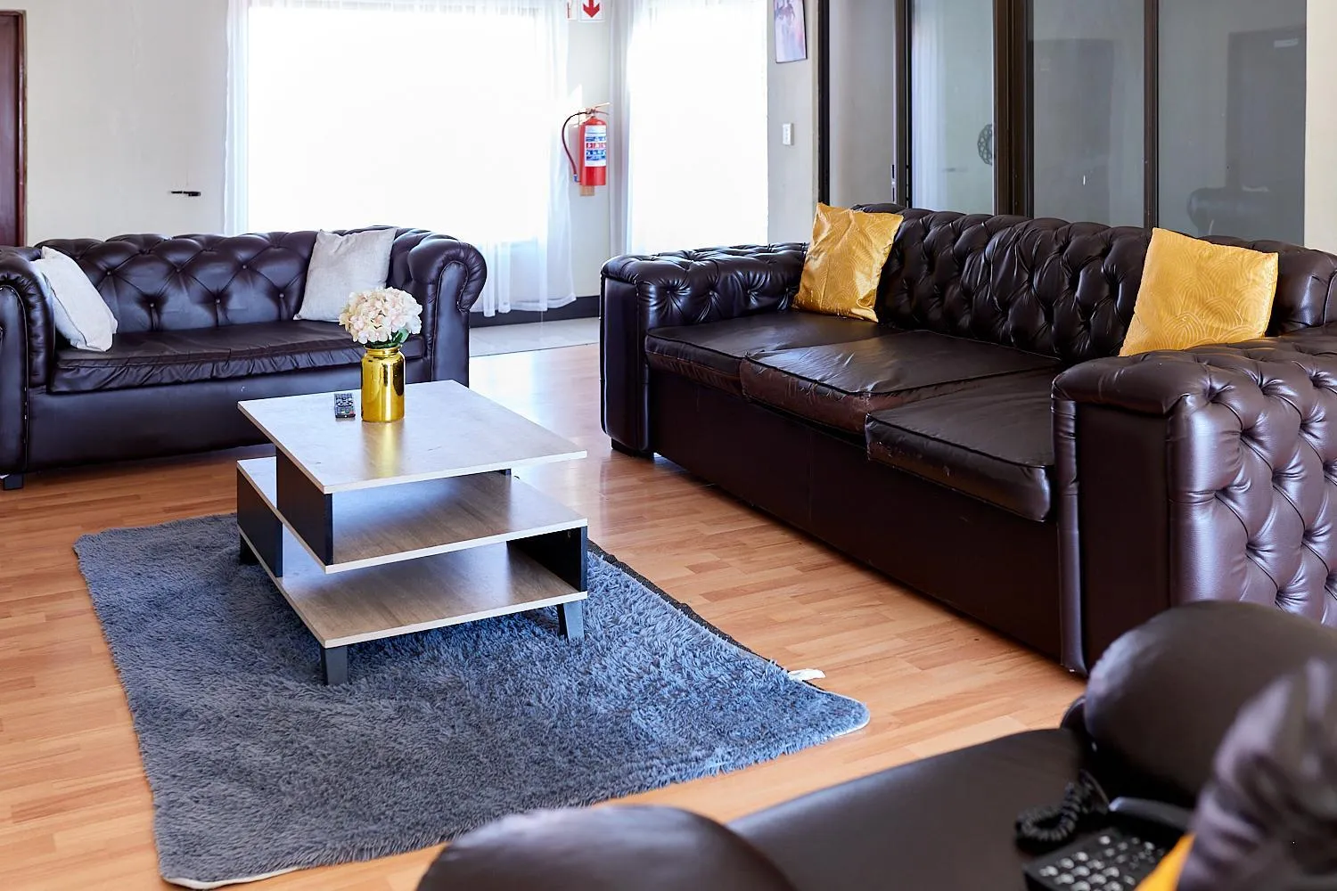 Communal lounge/ TV room in Airport Royal Guest House