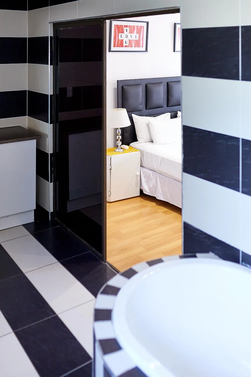 TV and multimedia, Bed in Airport Royal Guest House