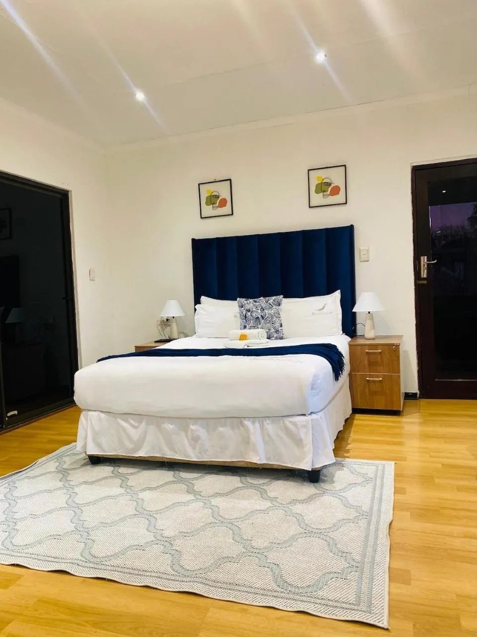 Bed in Airport Royal Guest House