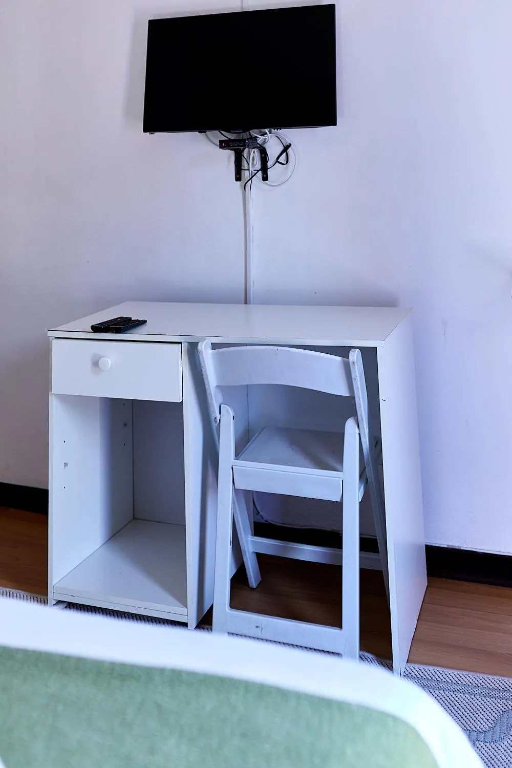 TV and multimedia in Airport Royal Guest House