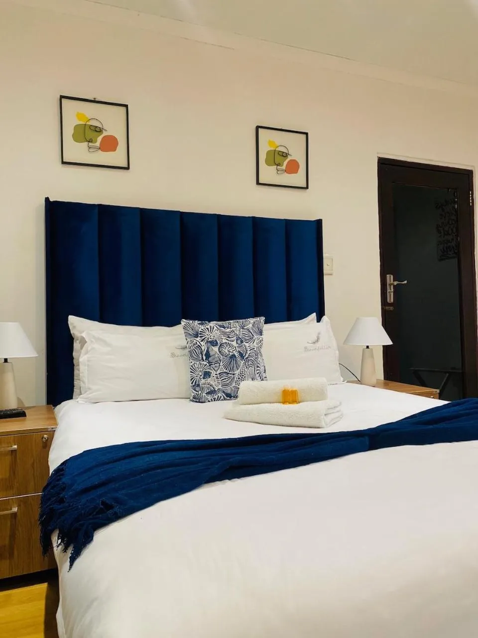 Bed in Airport Royal Guest House