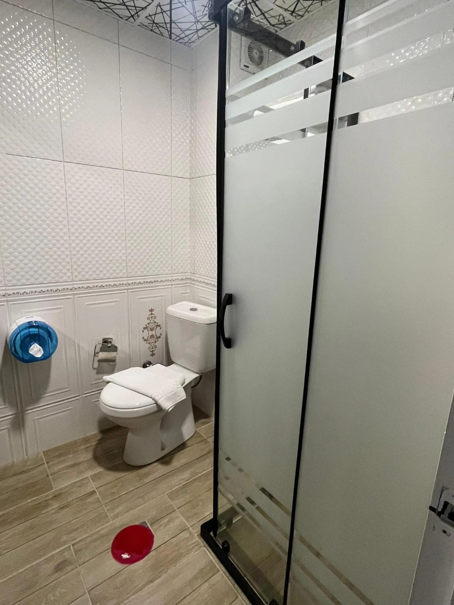 Shower in ÇAĞ OTEL