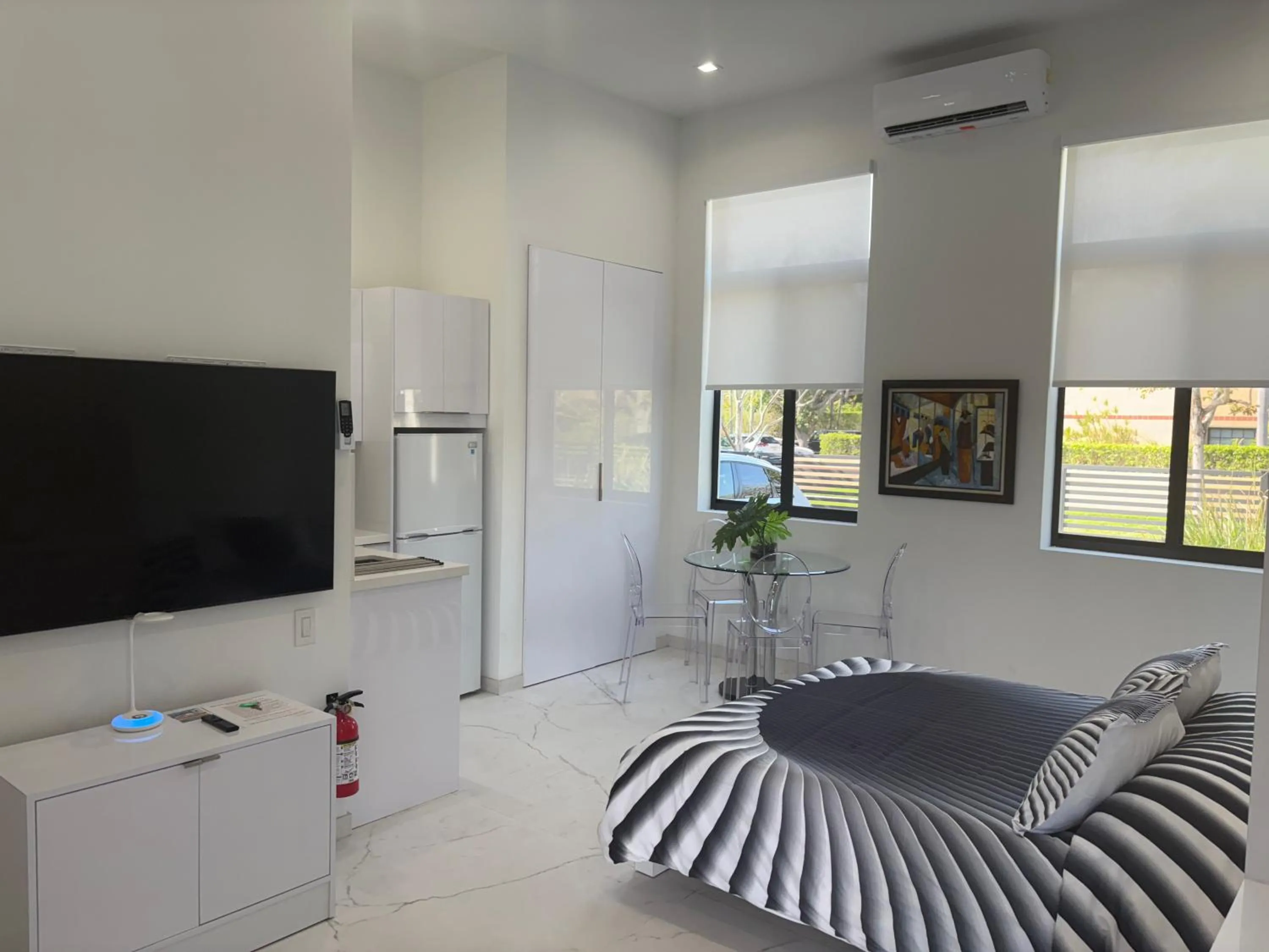 Men only clothing option guesthouse near Wilton Manors