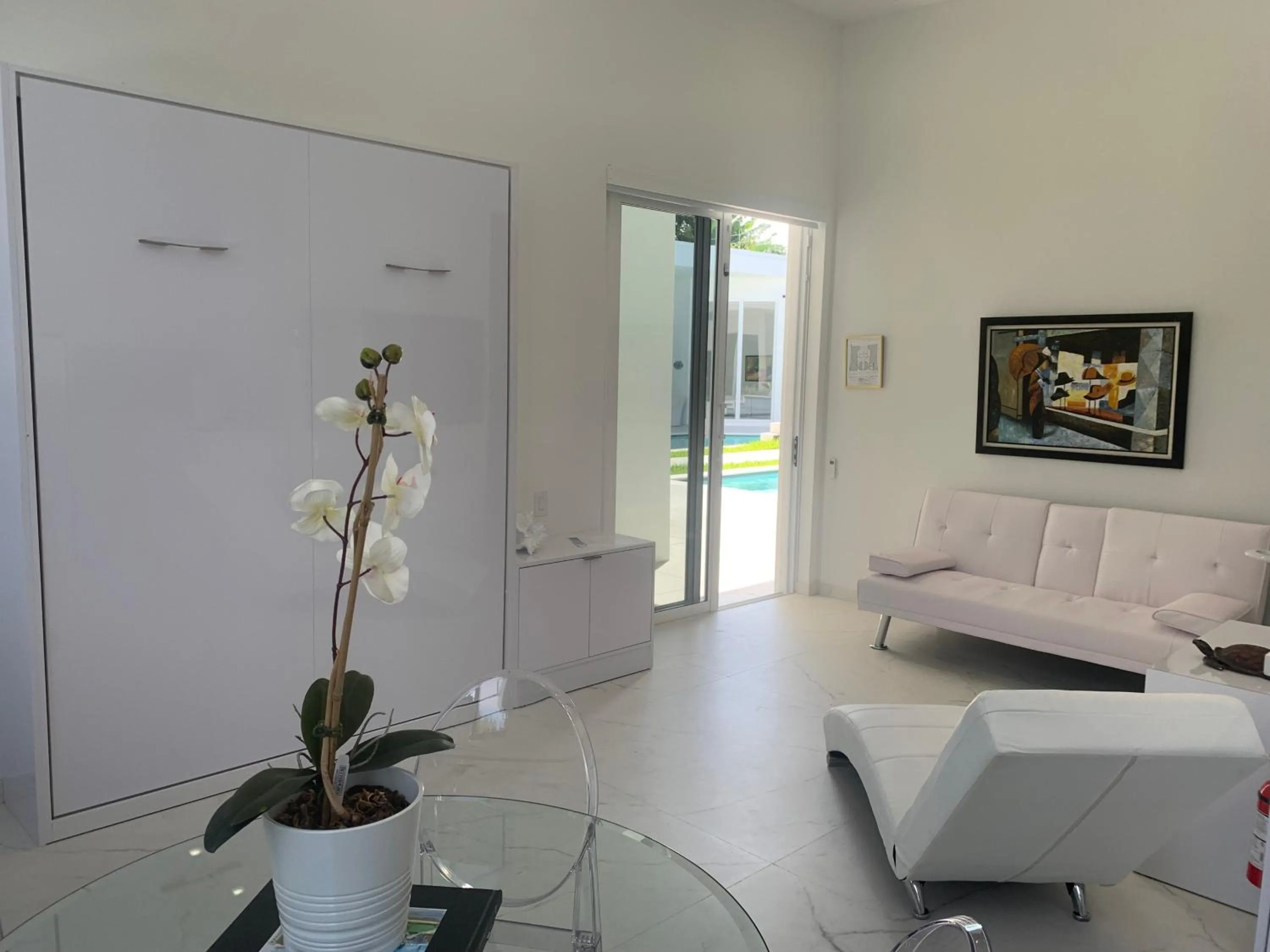 Men only clothing option guesthouse near Wilton Manors