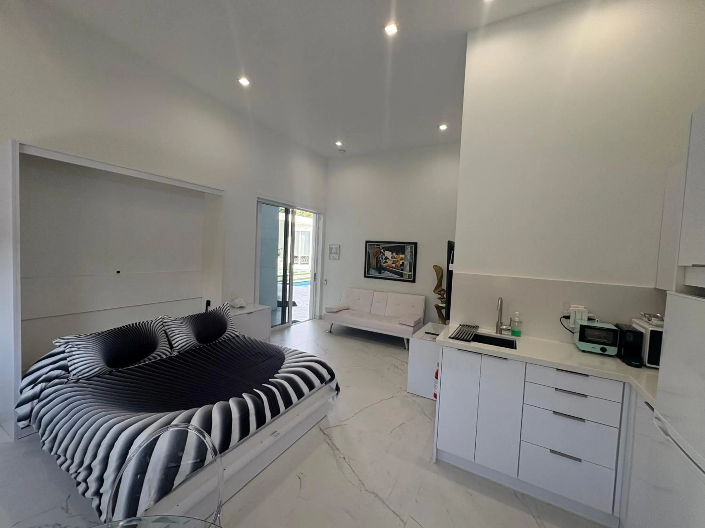 Men only clothing option guesthouse near Wilton Manors