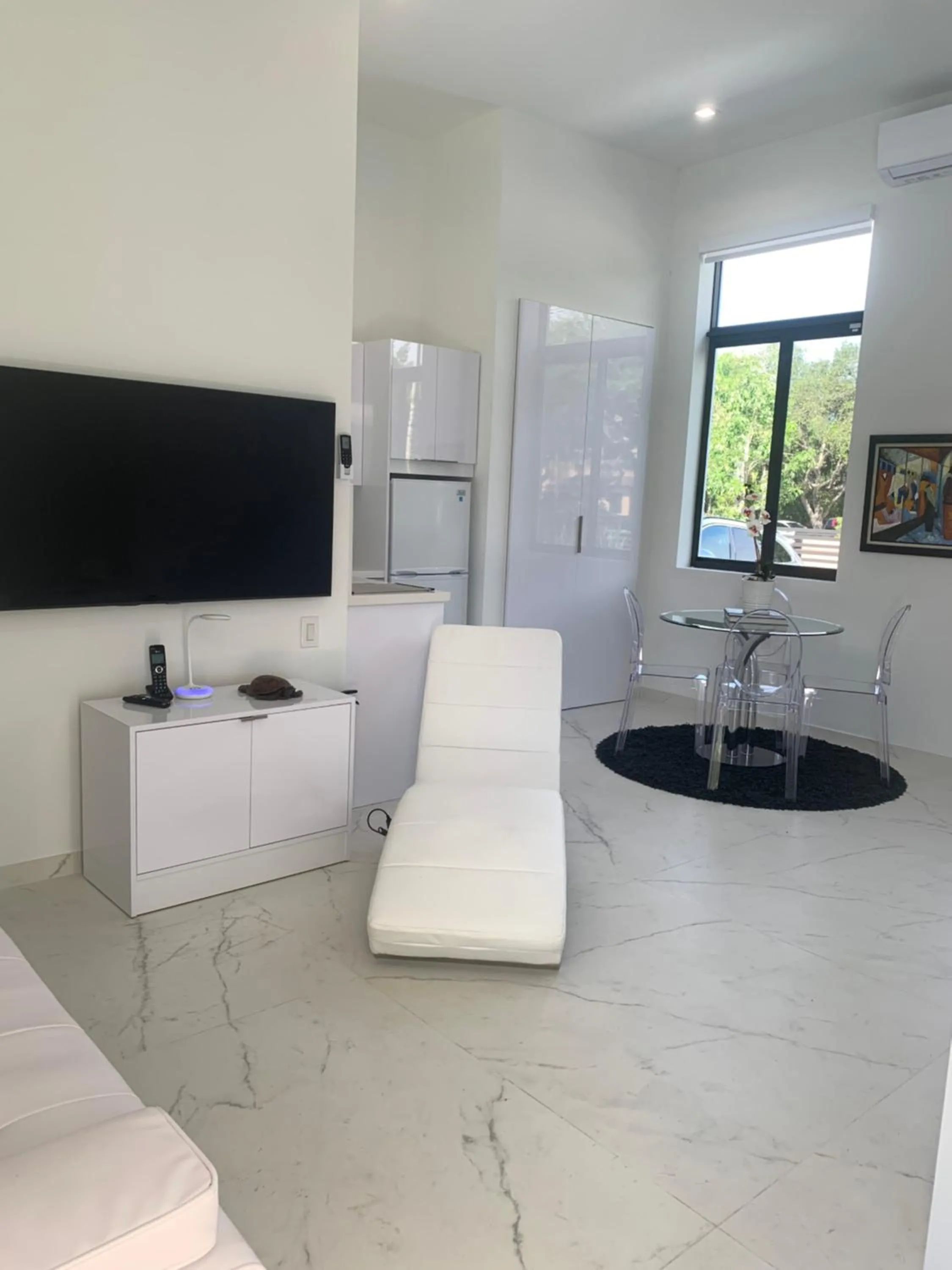 Men only clothing option guesthouse near Wilton Manors