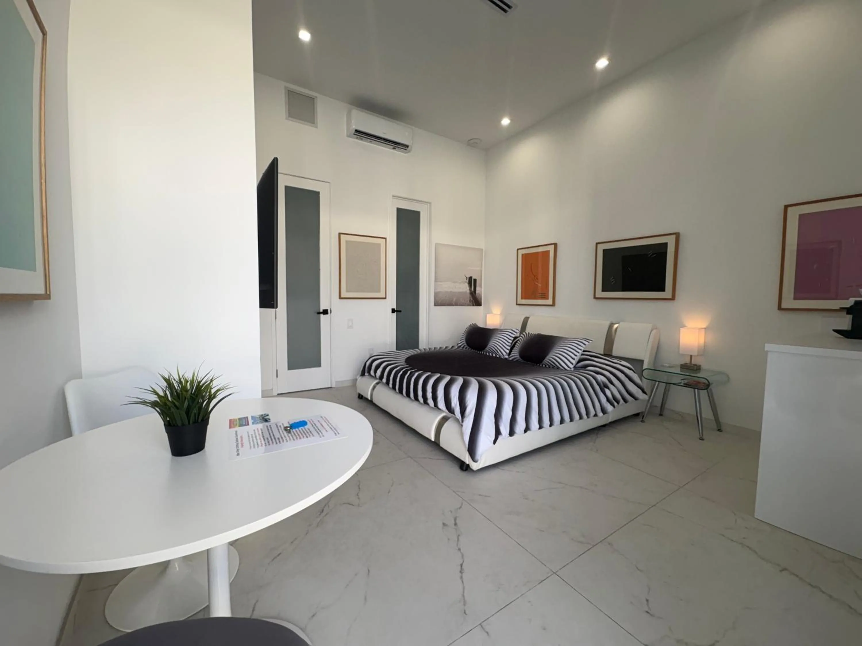 Bed in Men only clothing option guesthouse near Wilton Manors