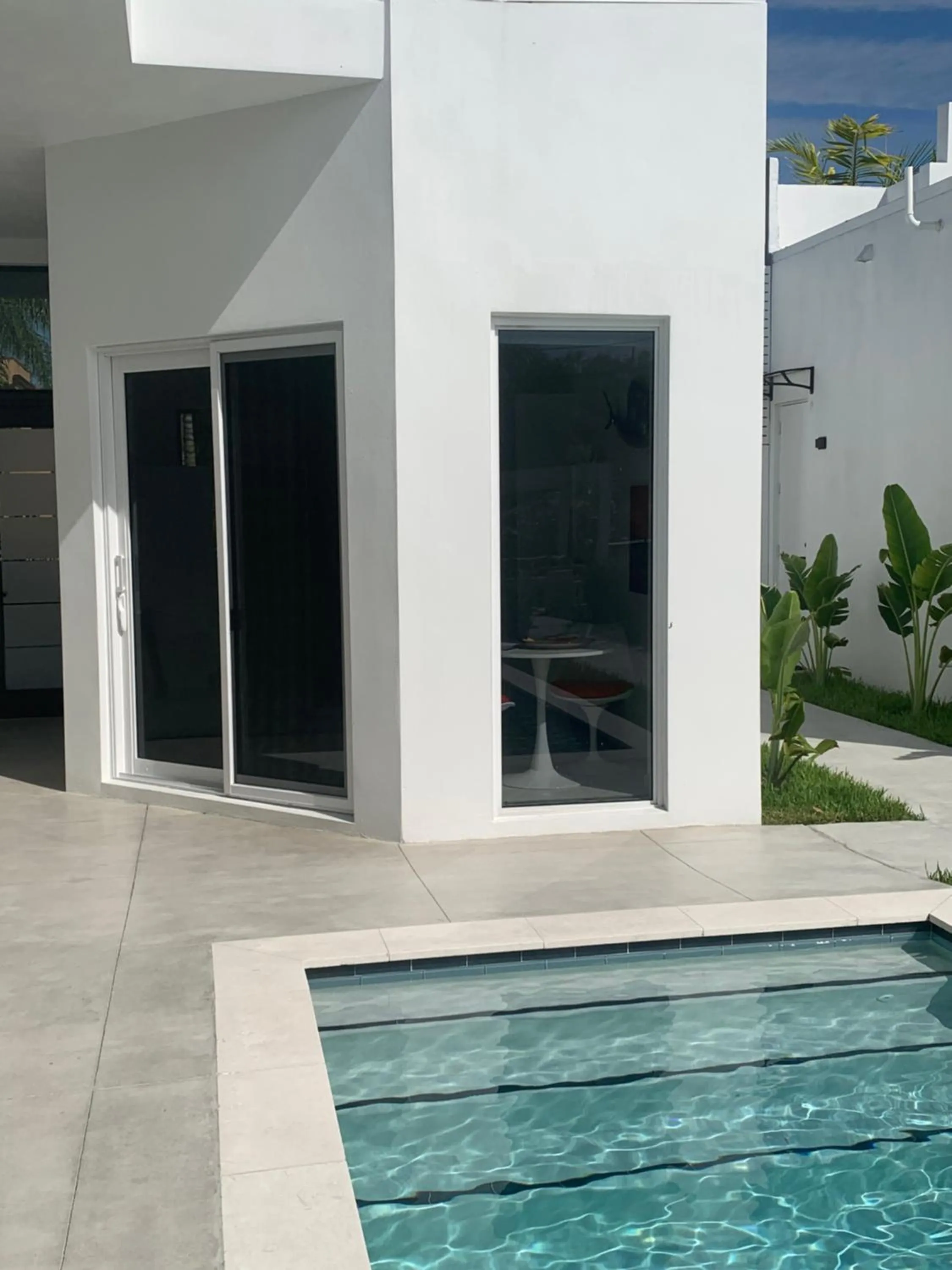 Men only clothing option guesthouse near Wilton Manors