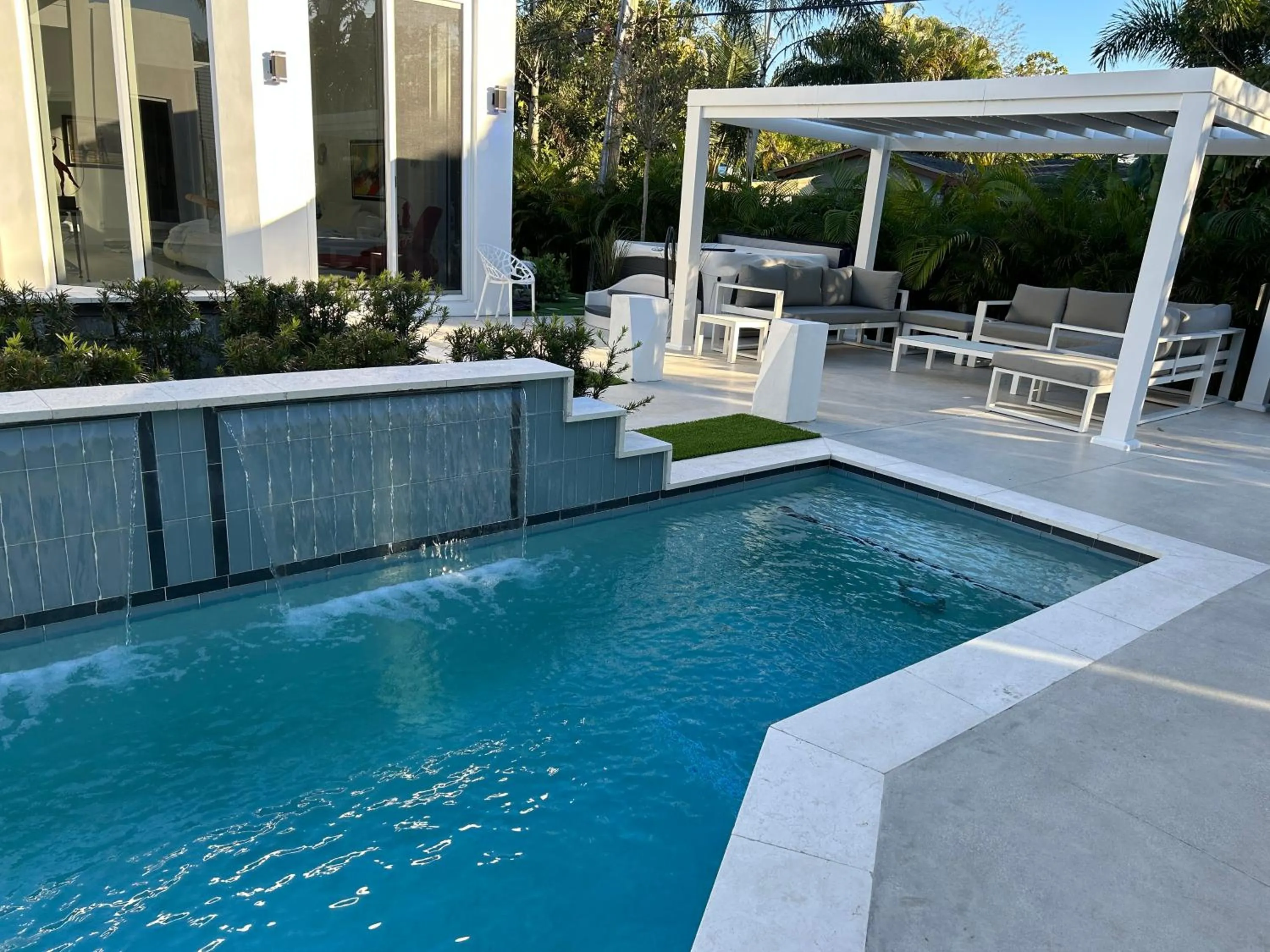 Men only clothing option guesthouse near Wilton Manors